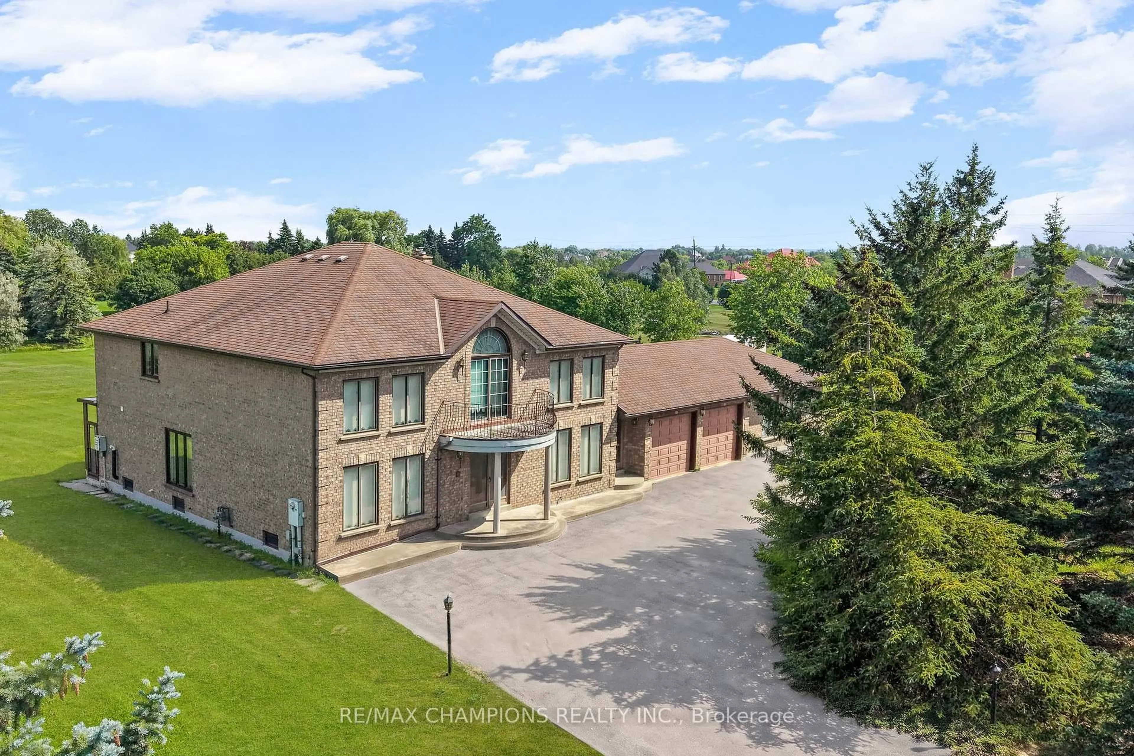 A pic from outside/outdoor area/front of a property/back of a property/a pic from drone, unknown for 4047 Countryside Dr, Brampton Ontario L6P 0T4