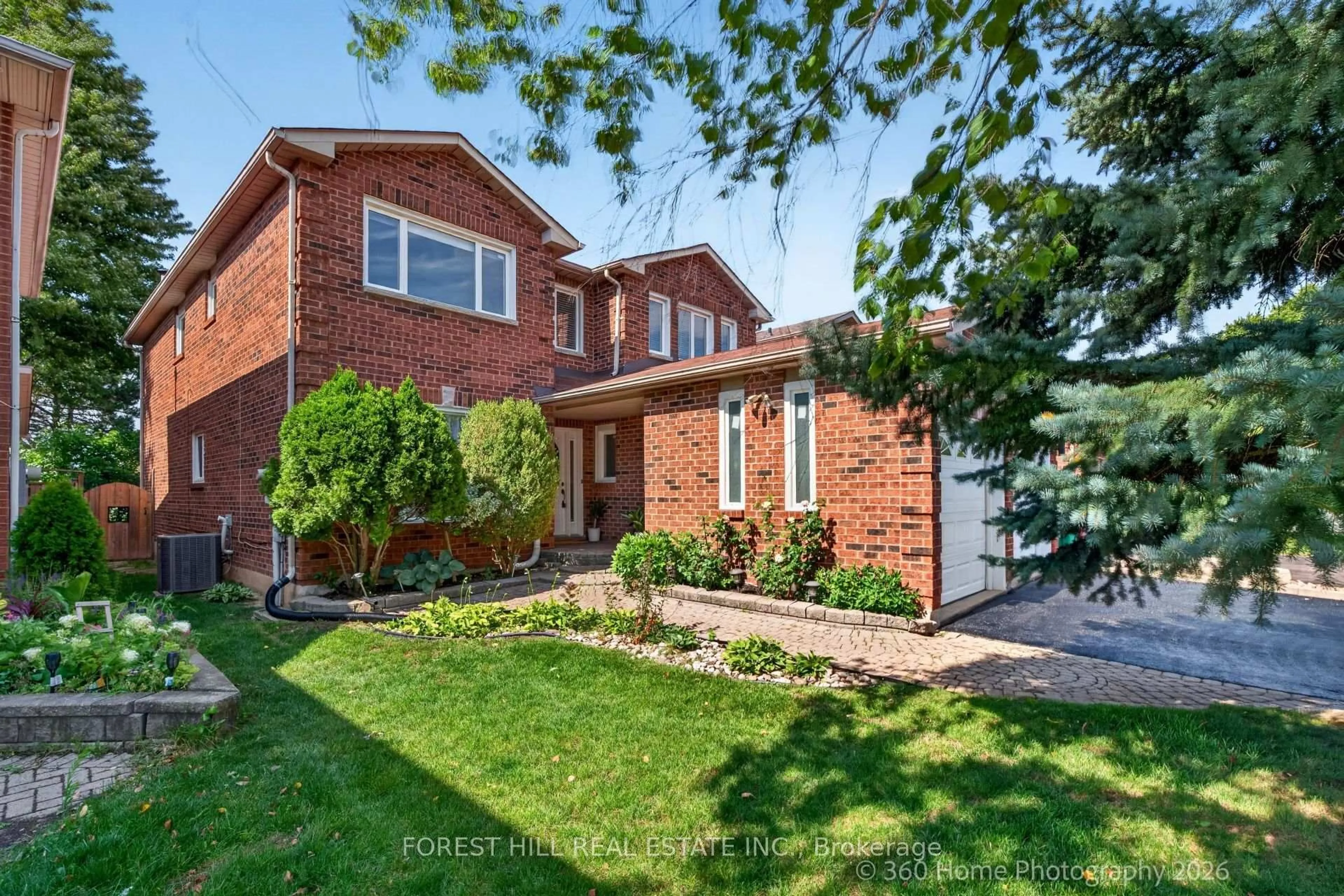 Home with brick exterior material, street for 6108 Osprey Blvd, Mississauga Ontario L5N 5W5