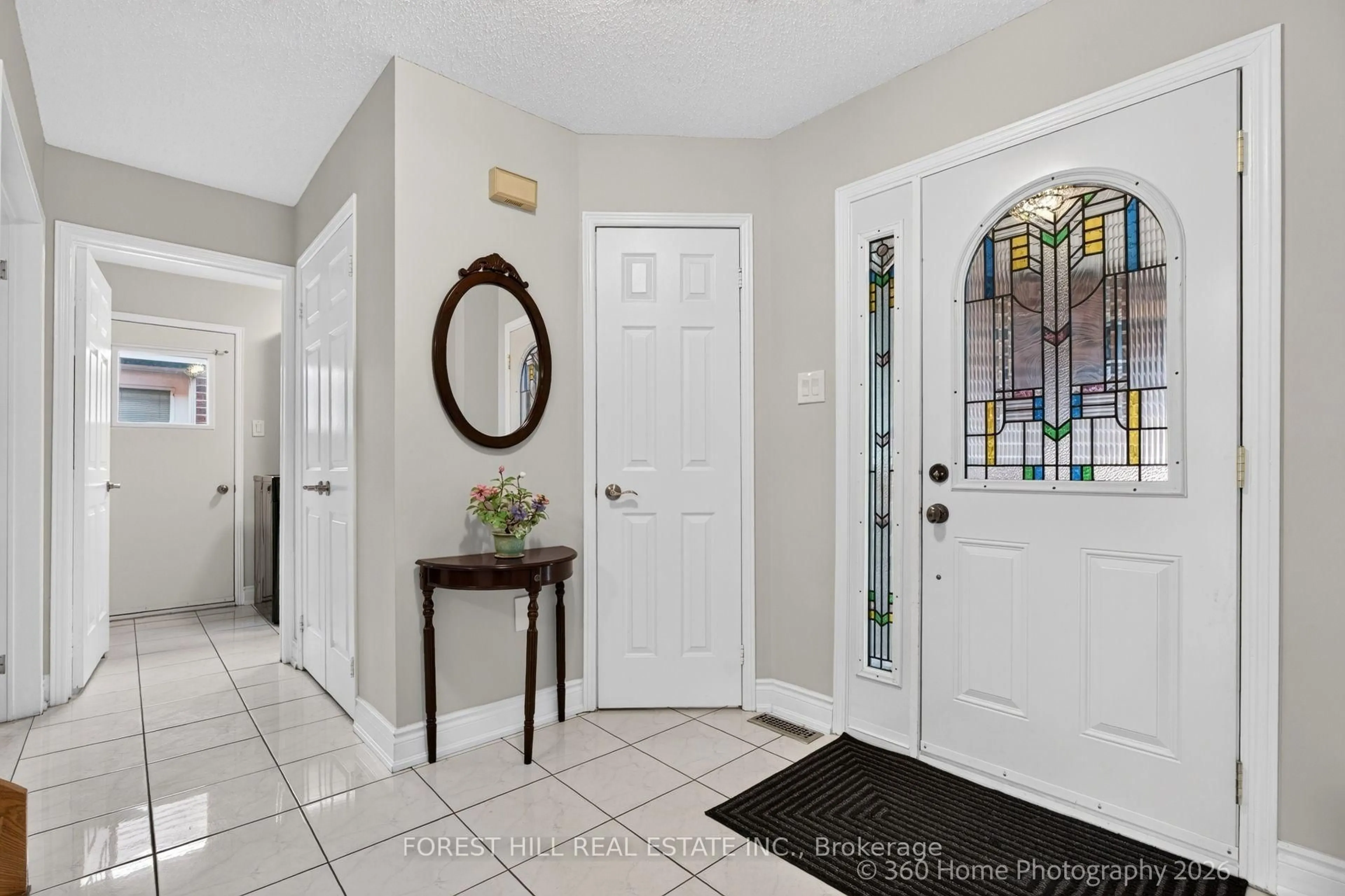 Indoor entryway for 6108 Osprey Blvd, Mississauga Ontario L5N 5W5