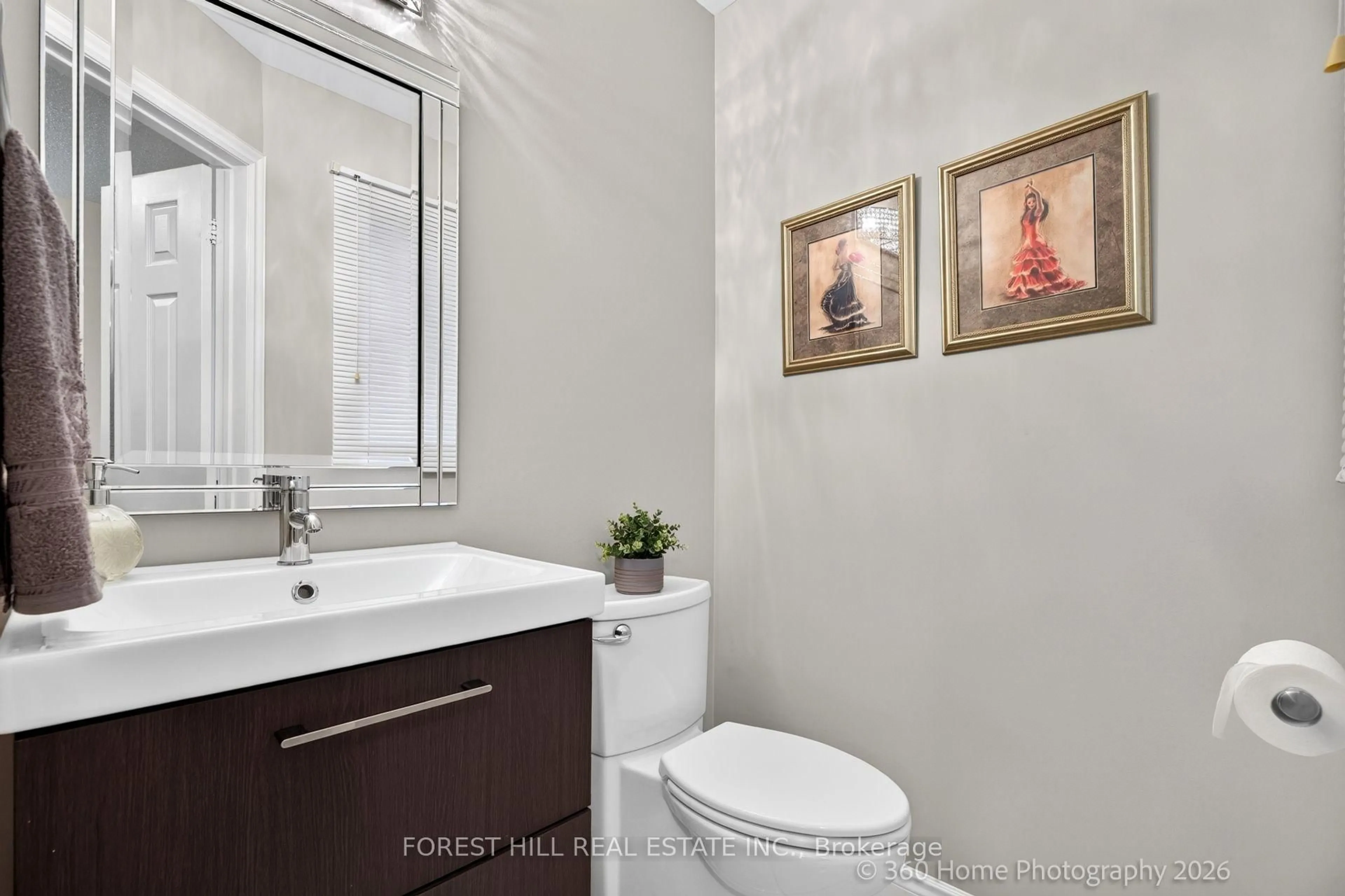 Standard bathroom, ceramic/tile floor for 6108 Osprey Blvd, Mississauga Ontario L5N 5W5