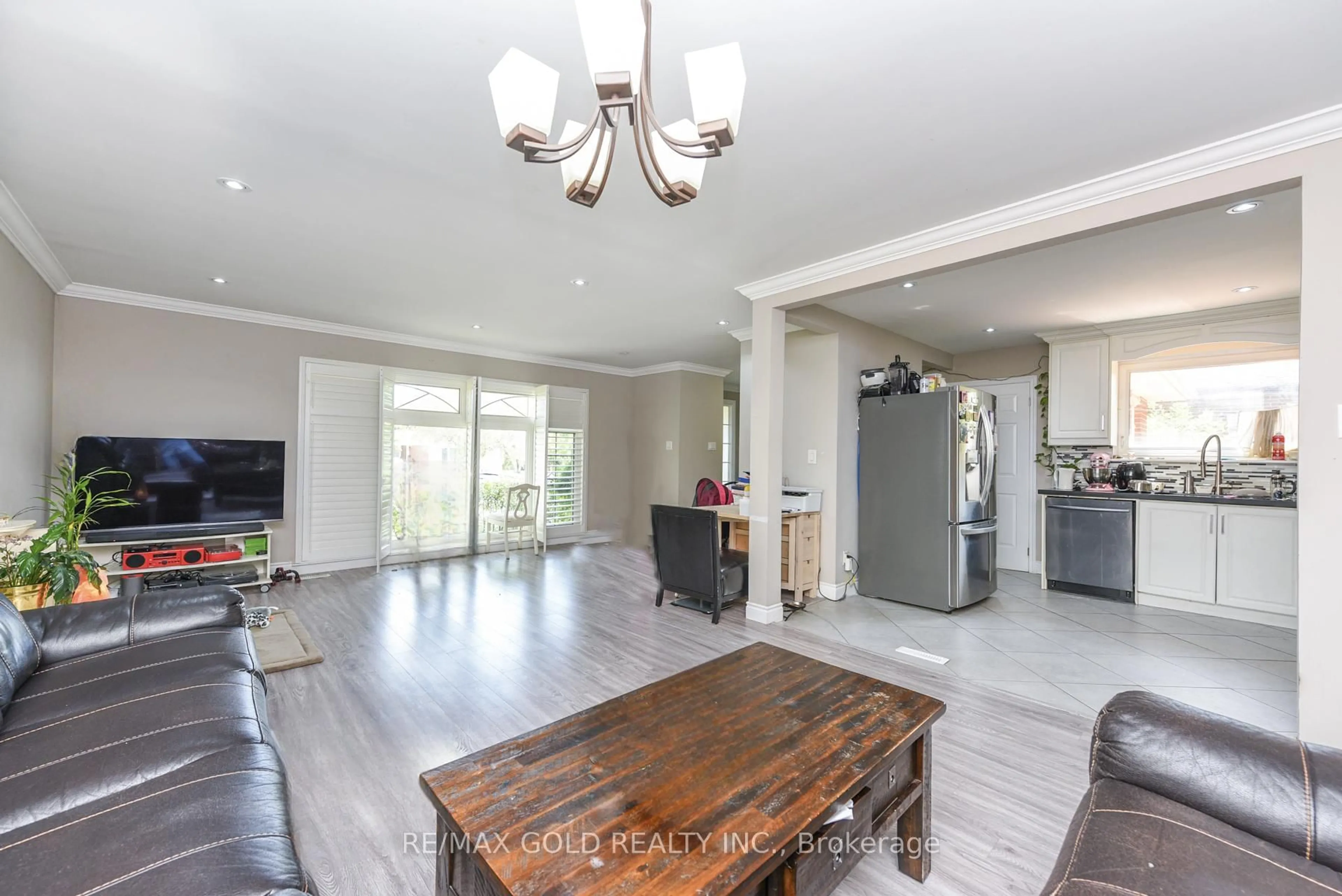 Open concept kitchen, unknown for 11 Dudley Pl, Brampton Ontario L6T 3C2