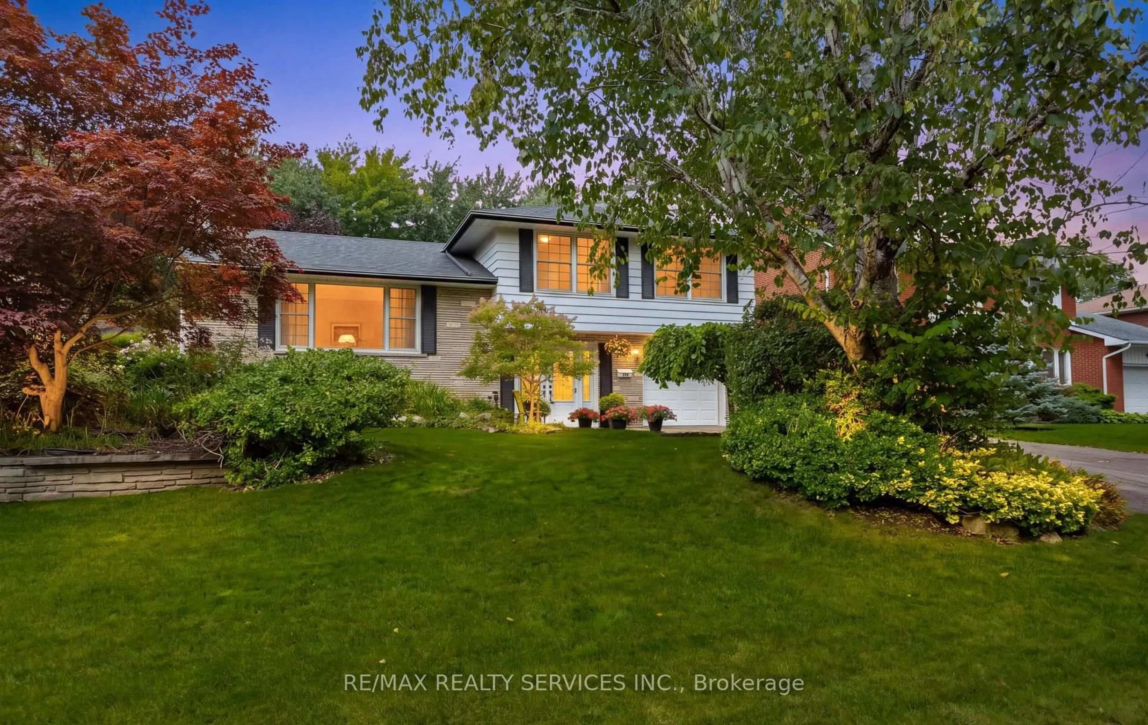 A pic from outside/outdoor area/front of a property/back of a property/a pic from drone, street for 193 Elizabeth St, Brampton Ontario L6Y 1R9
