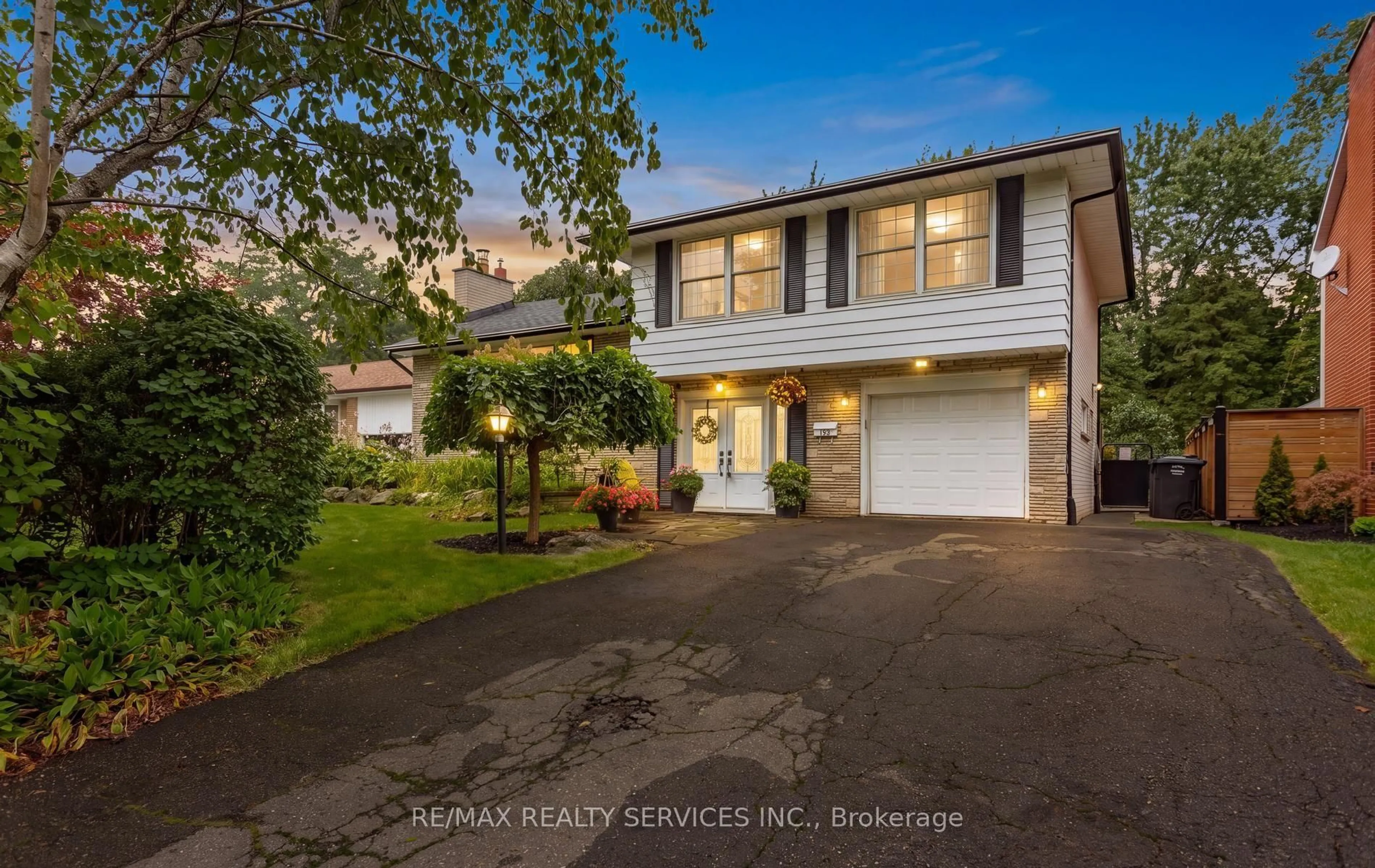 Unknown for 193 Elizabeth St, Brampton Ontario L6Y 1R9