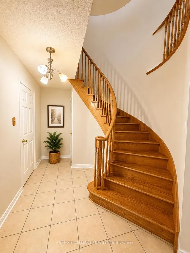 222 Vintage Gate, Brampton 5
