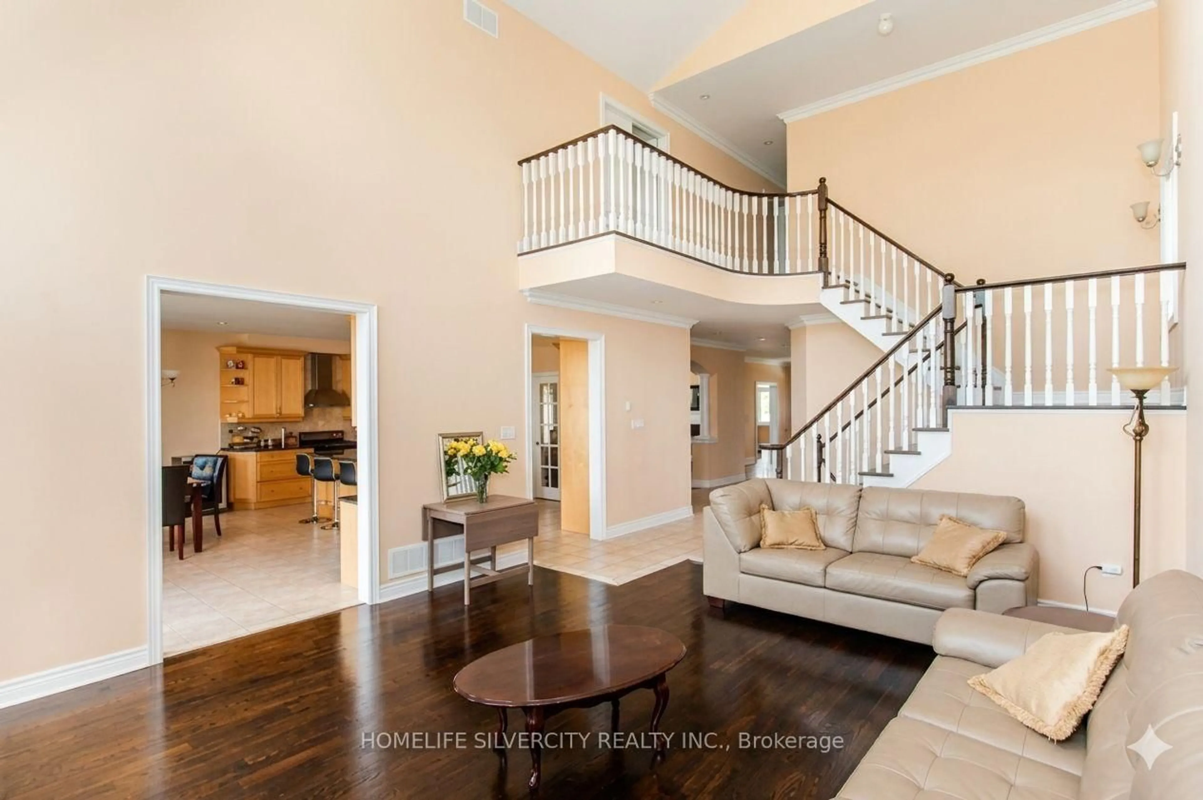 Indoor entryway for 6717 Golden Hills Way, Mississauga Ontario L5W 1P1