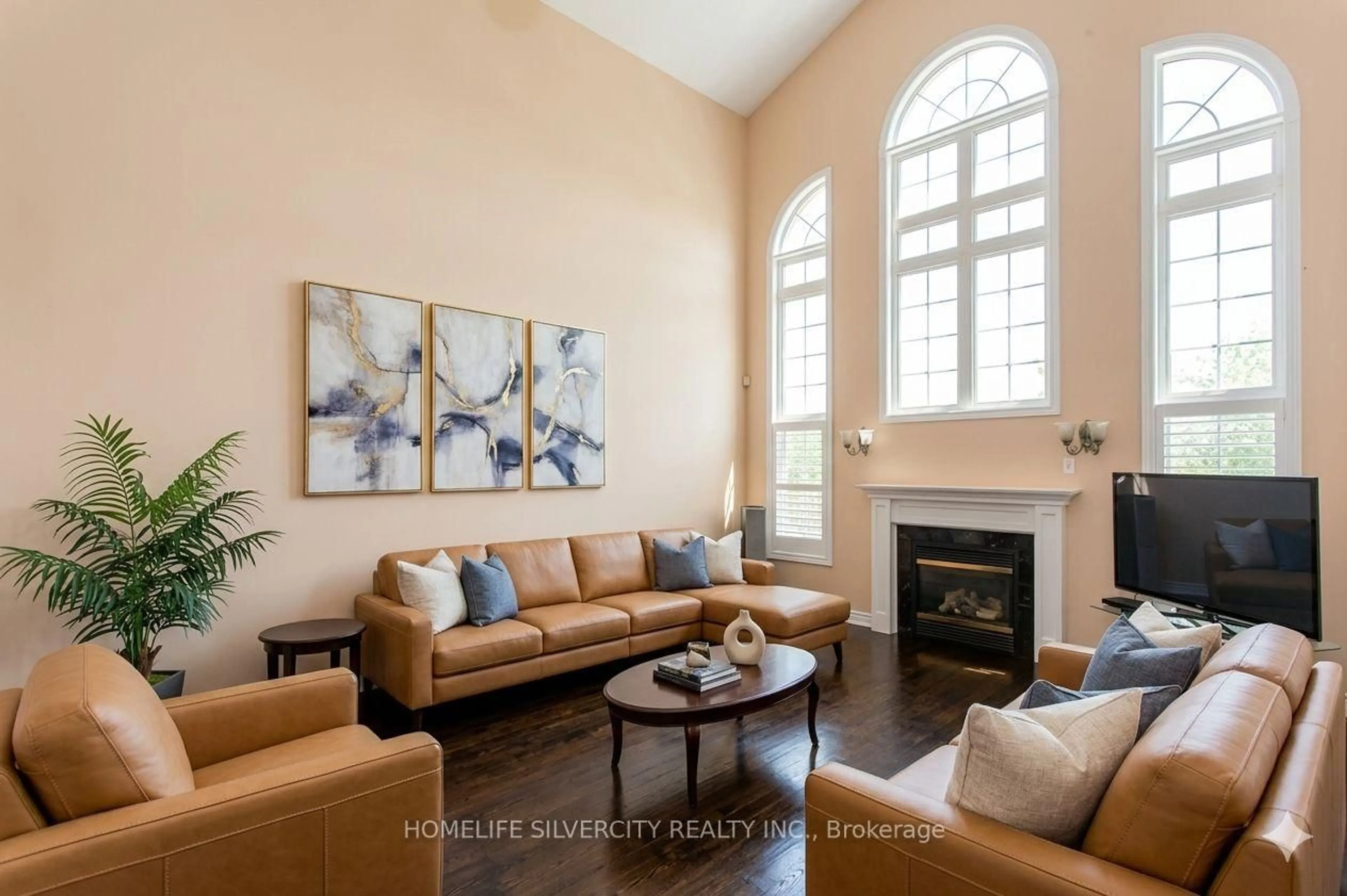 Living room with furniture, unknown for 6717 Golden Hills Way, Mississauga Ontario L5W 1P1