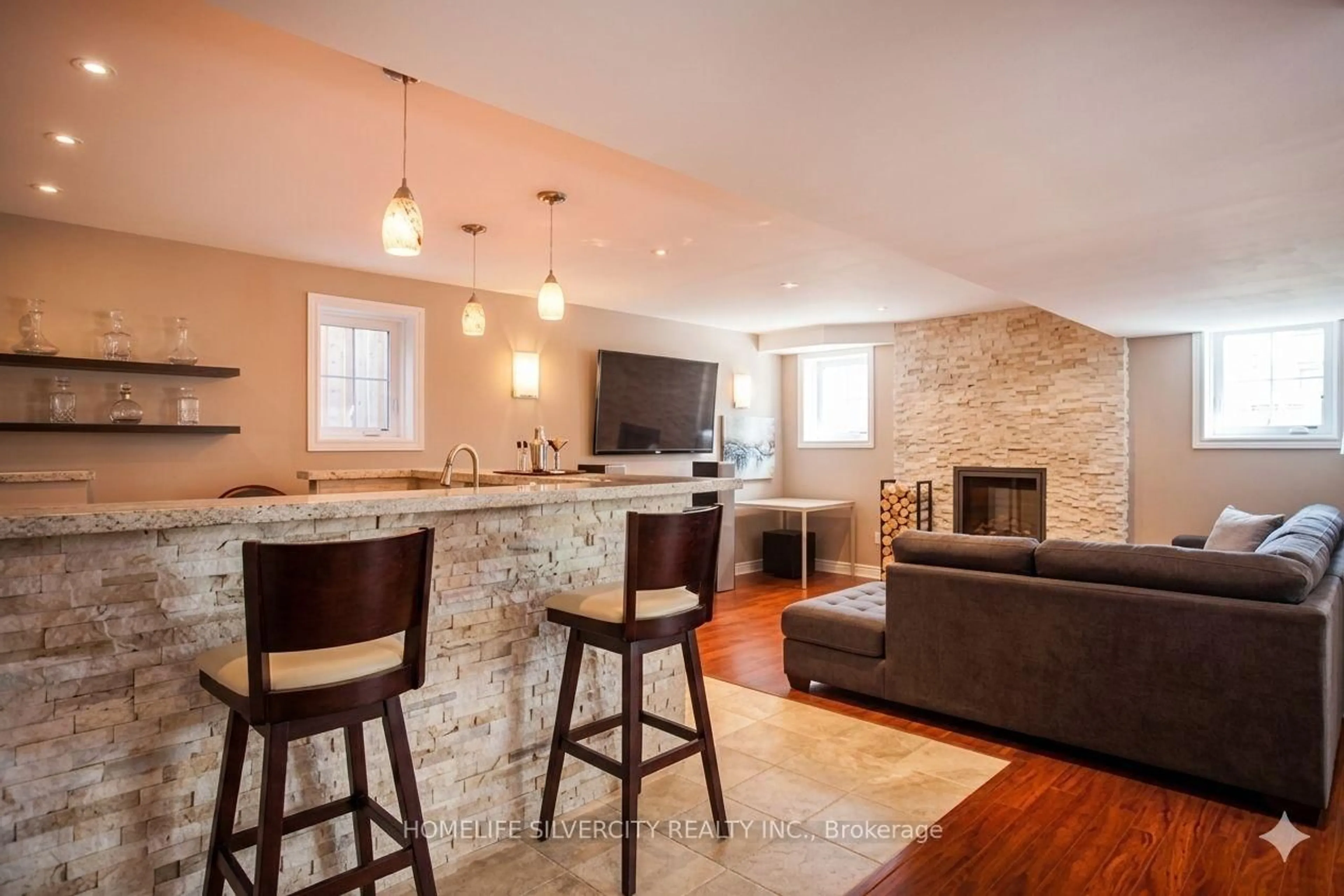 Open concept kitchen, unknown for 6717 Golden Hills Way, Mississauga Ontario L5W 1P1