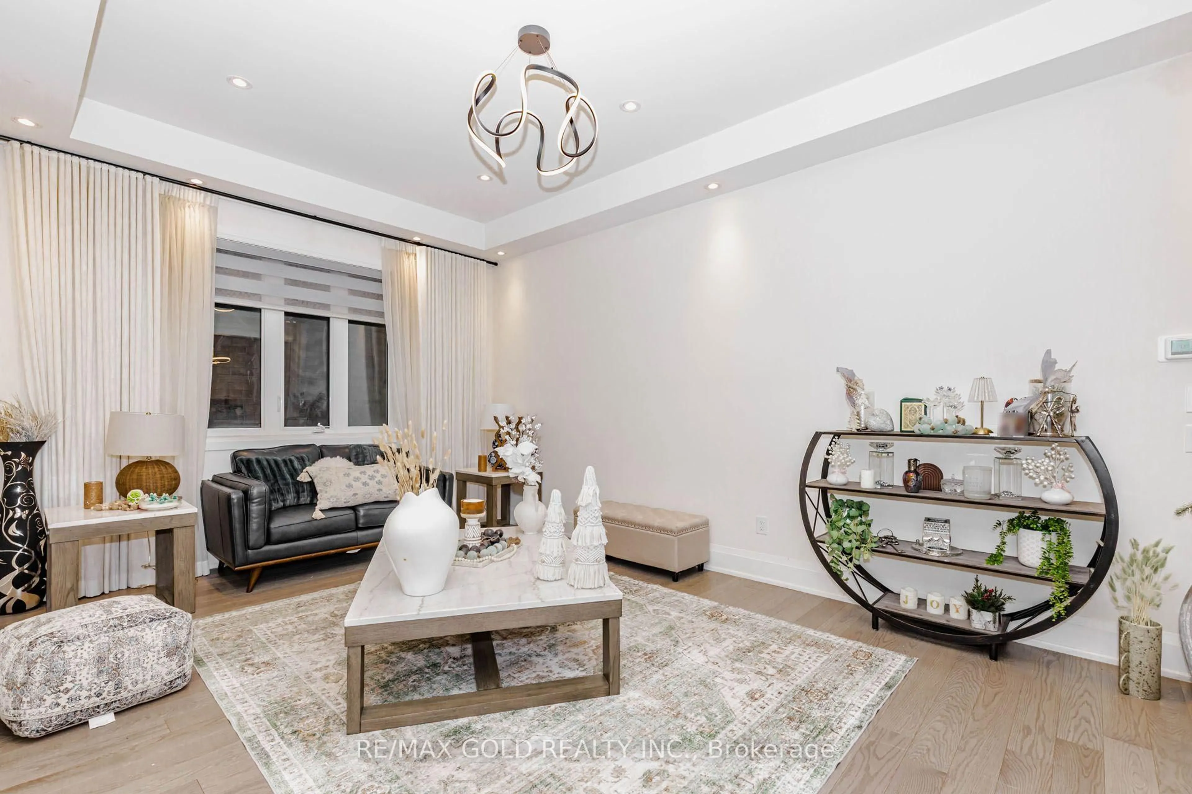 Living room with furniture, unknown for 50 Stratford Dr, Caledon Ontario L7C 4N4