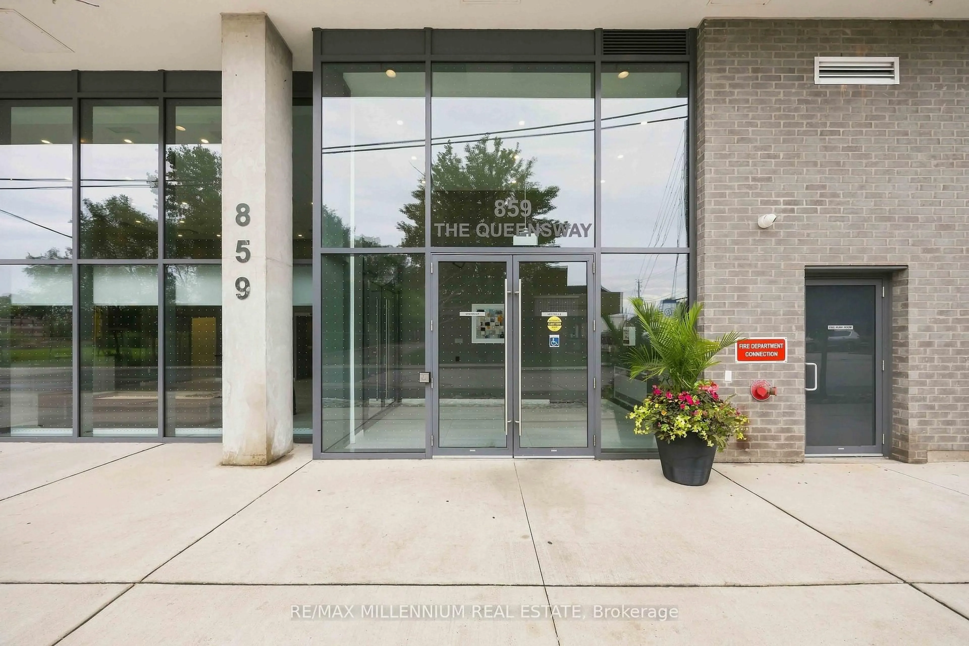 Indoor foyer for 859 The Queensway #217, Toronto Ontario M8Z 1N8