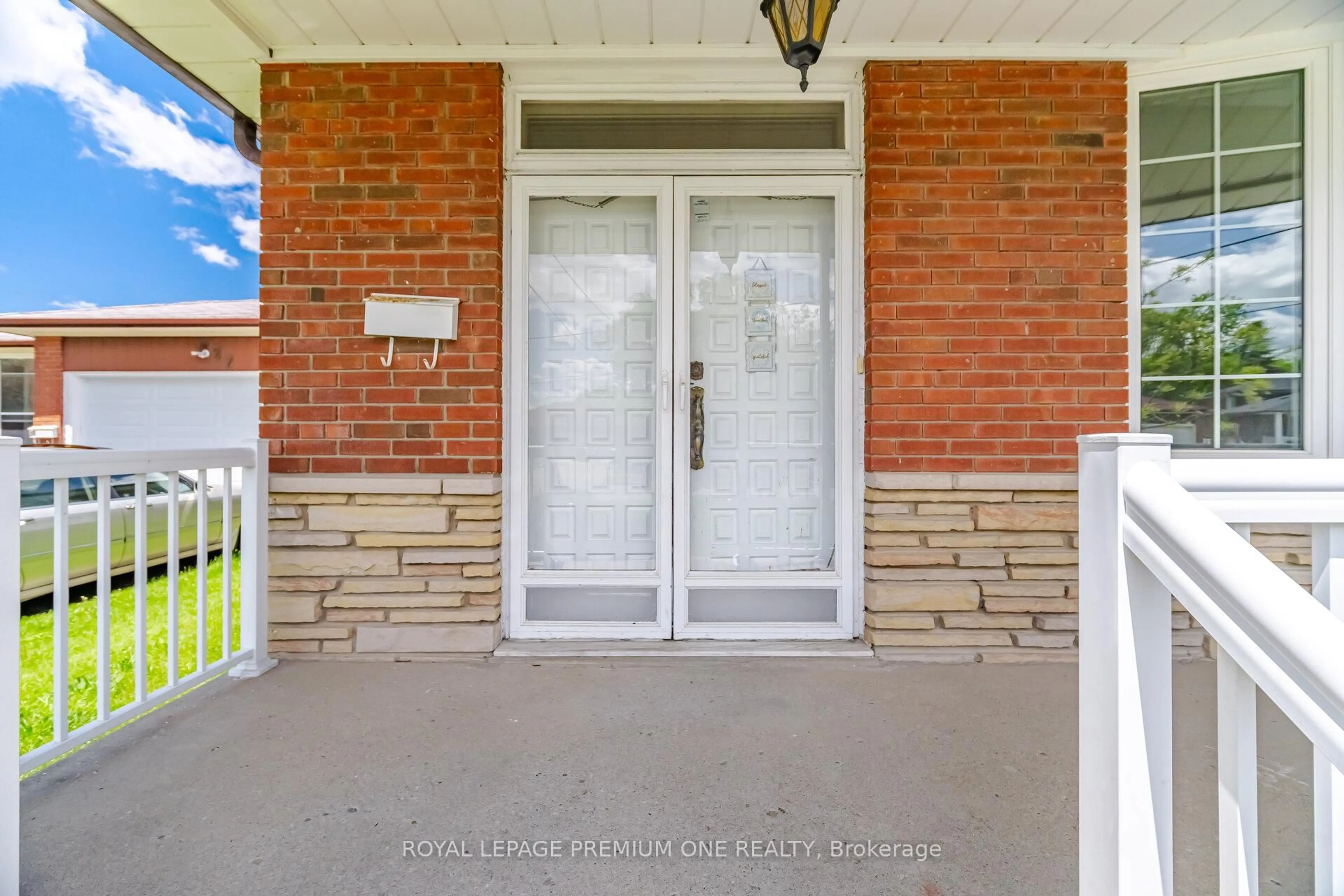 Indoor entryway for 25 Islay Crt, Toronto Ontario M9M 1V4