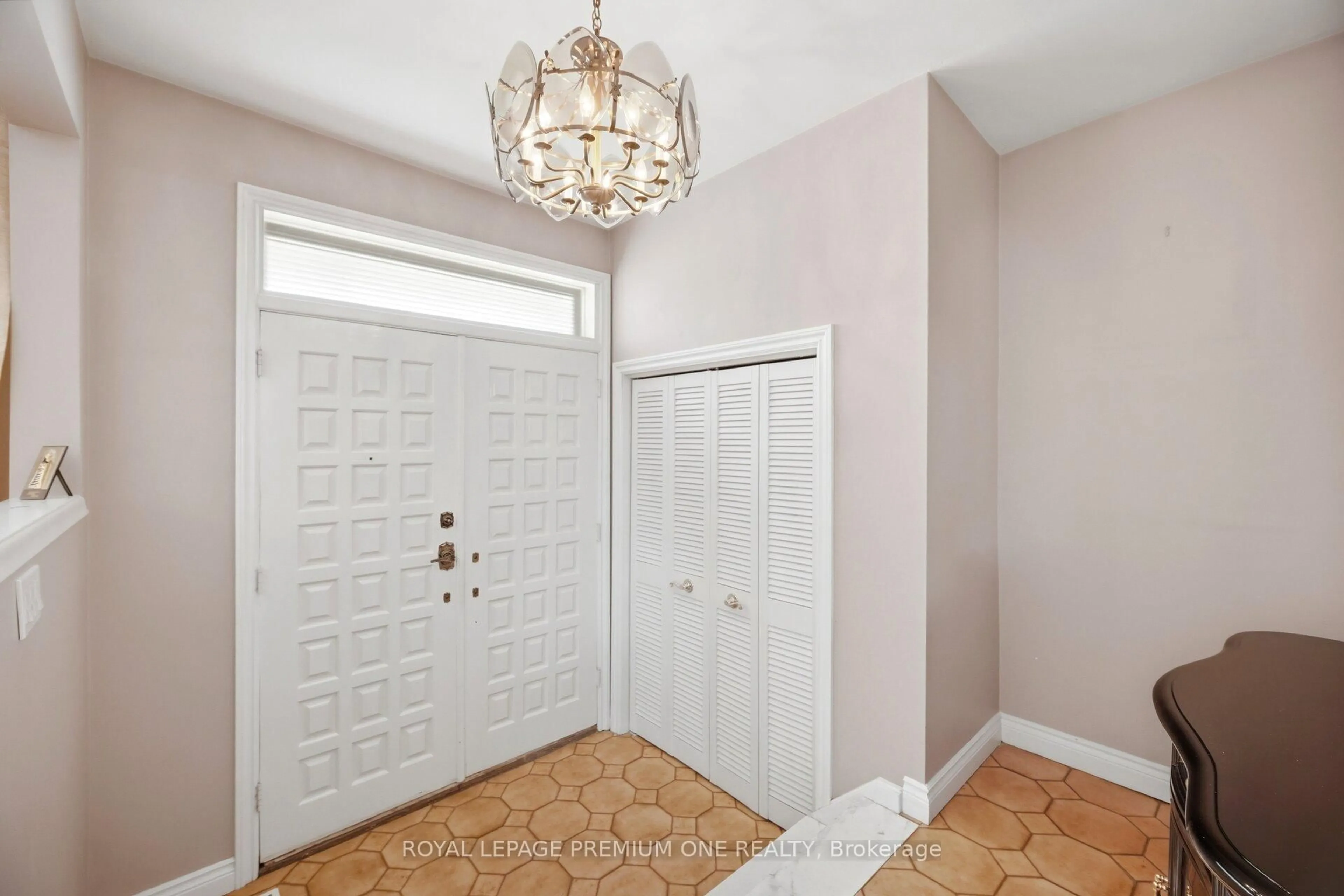Indoor entryway for 25 Islay Crt, Toronto Ontario M9M 1V4