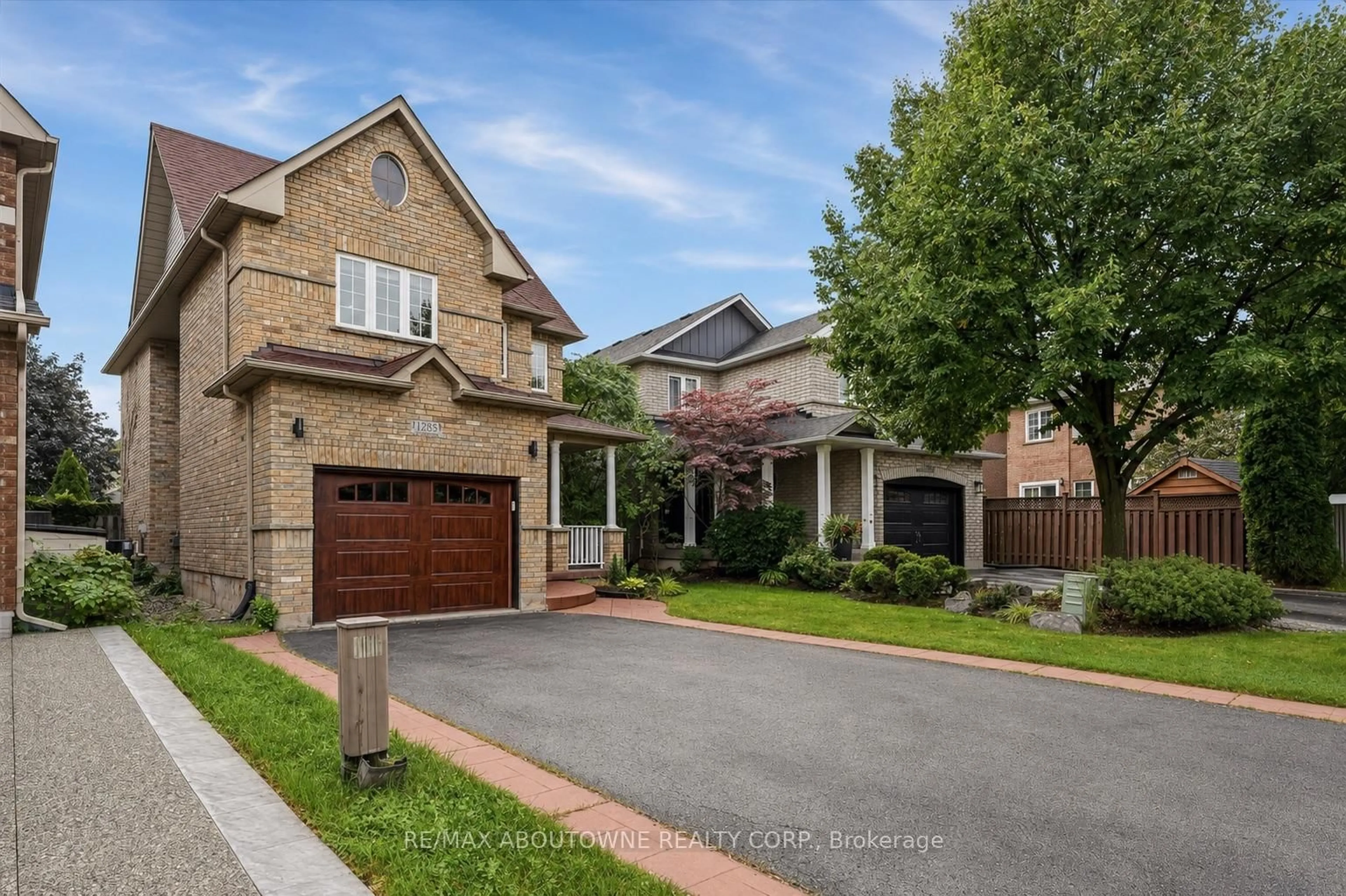Home with brick exterior material, street for 1282 Parkhurst Dr, Oakville Ontario L6M 3V7