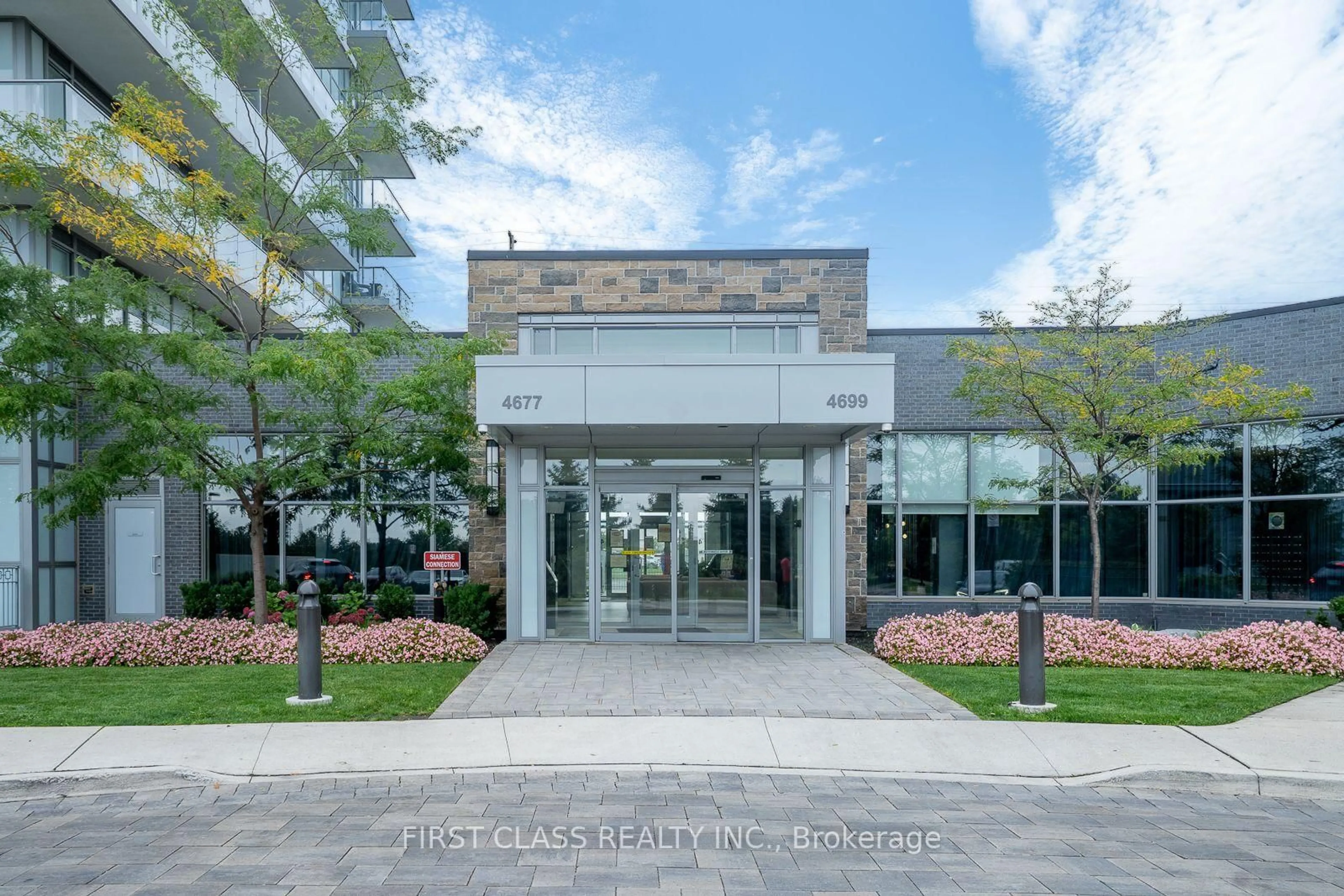 Indoor foyer for 4699 Glen Erin Dr #605, Mississauga Ontario L5M 2E5