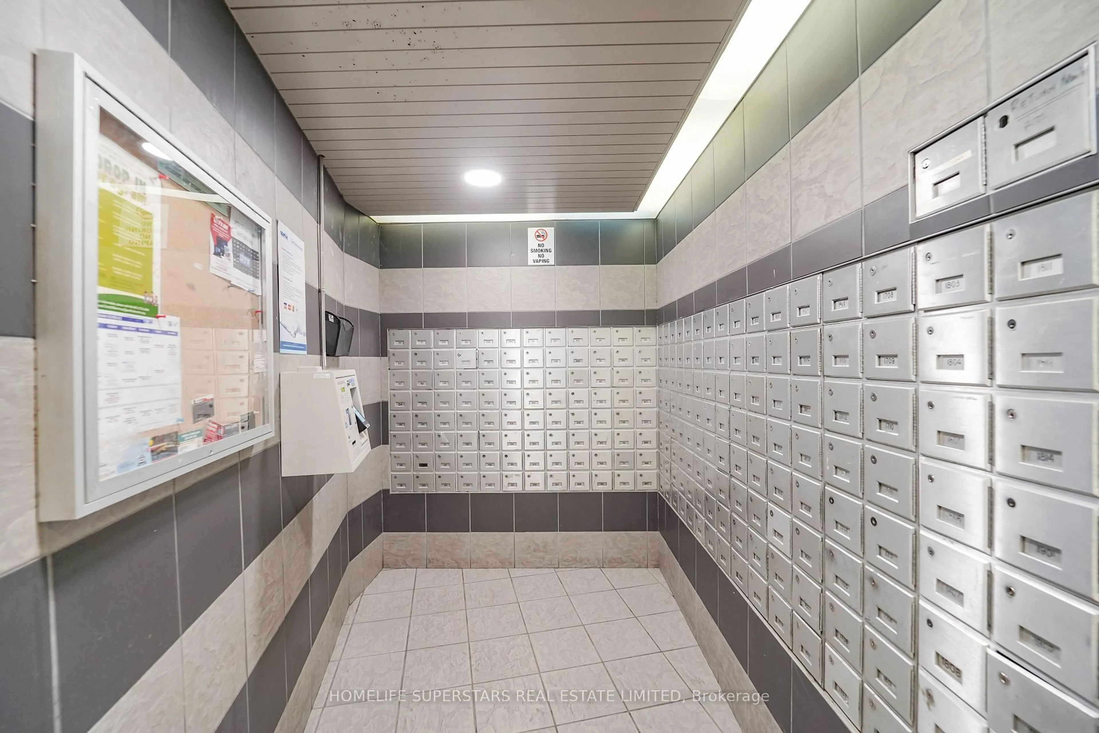 Standard bathroom, ceramic/tile floor for 5 San Romano Way #705, Toronto Ontario M3N 2Y4