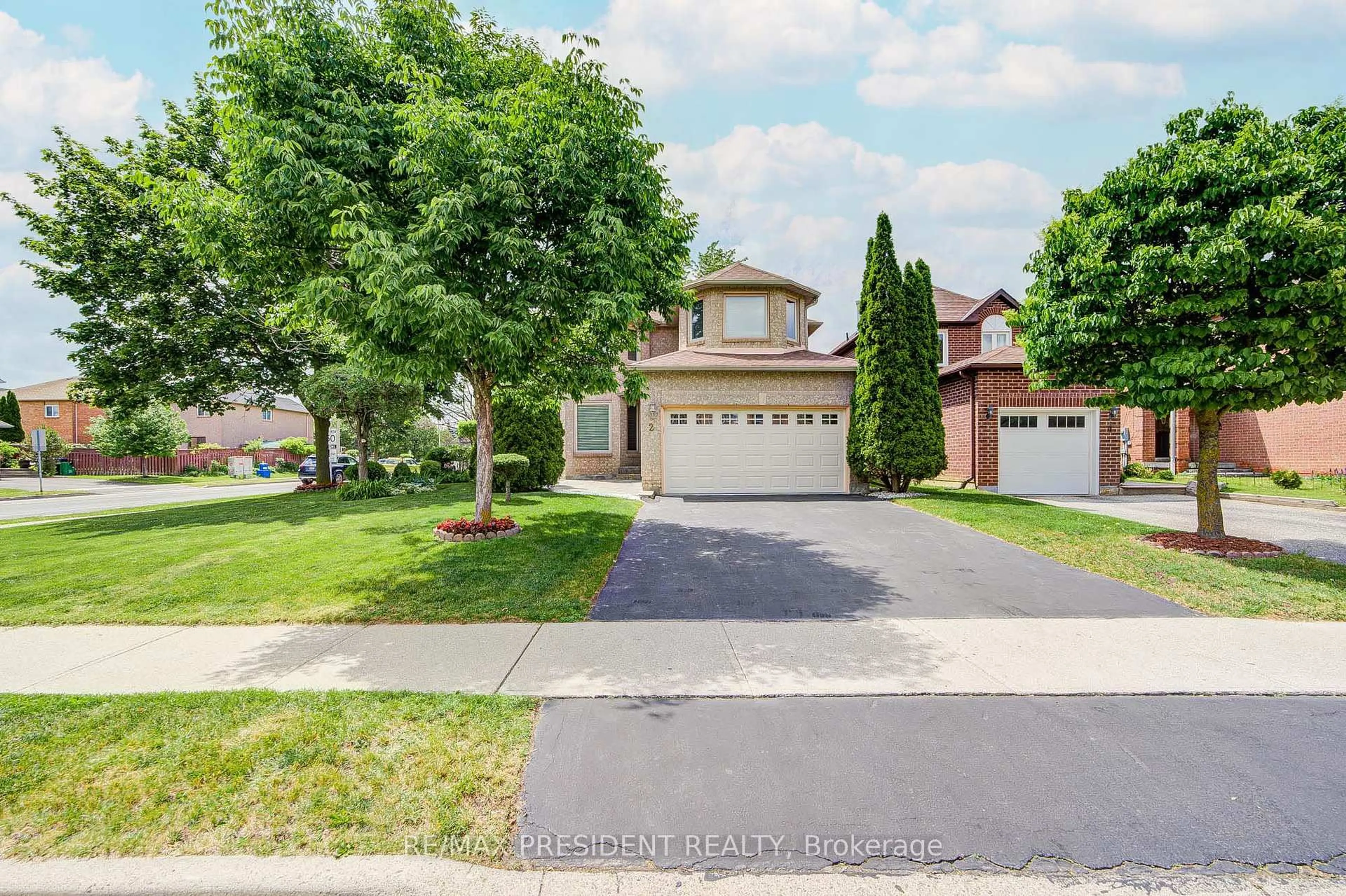 A pic from outside/outdoor area/front of a property/back of a property/a pic from drone, street for 2 Banner Rd, Brampton Ontario L6X 4K6