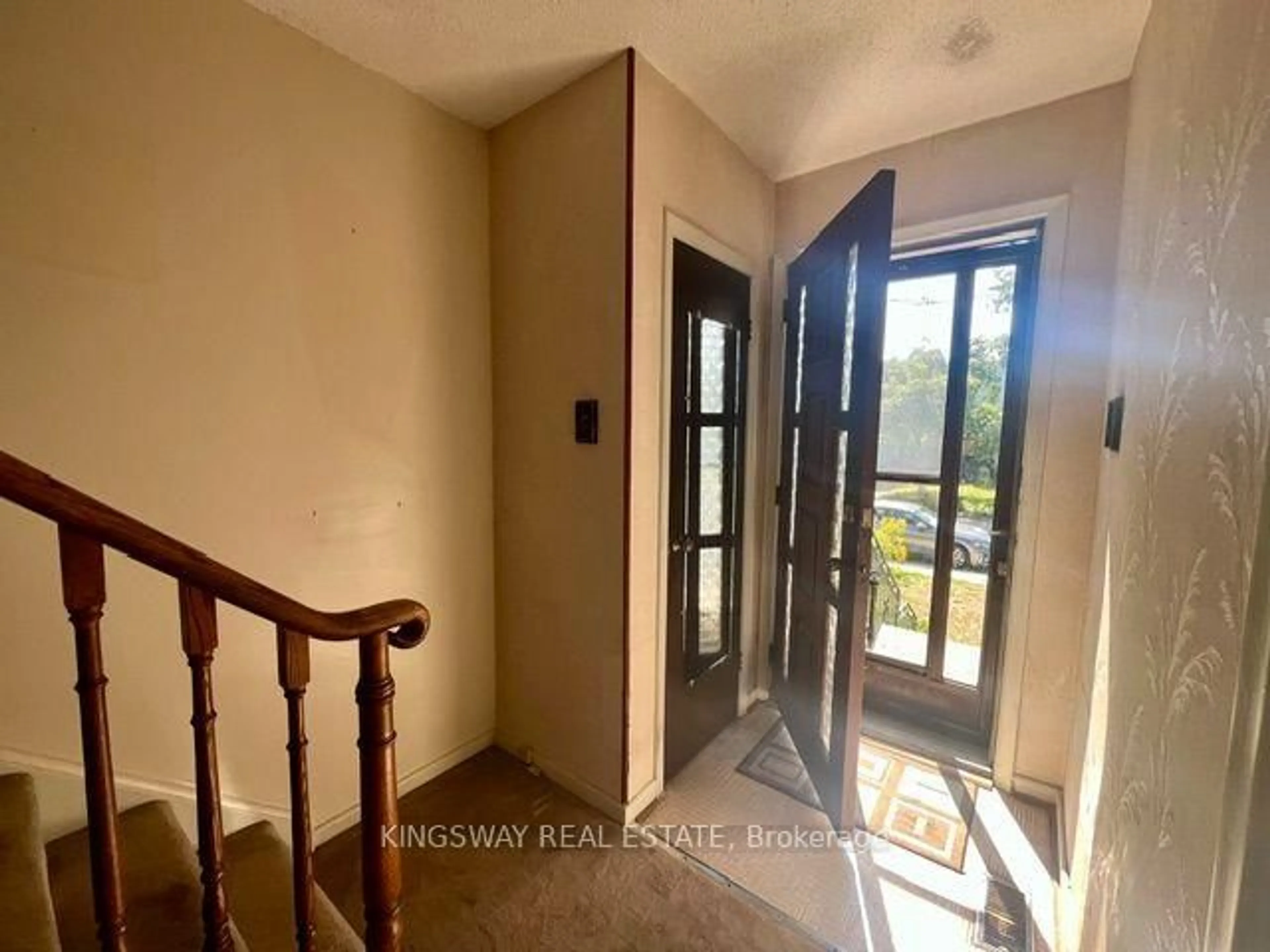 Indoor entryway for 26 Jerome St, Toronto Ontario M6P 1H7