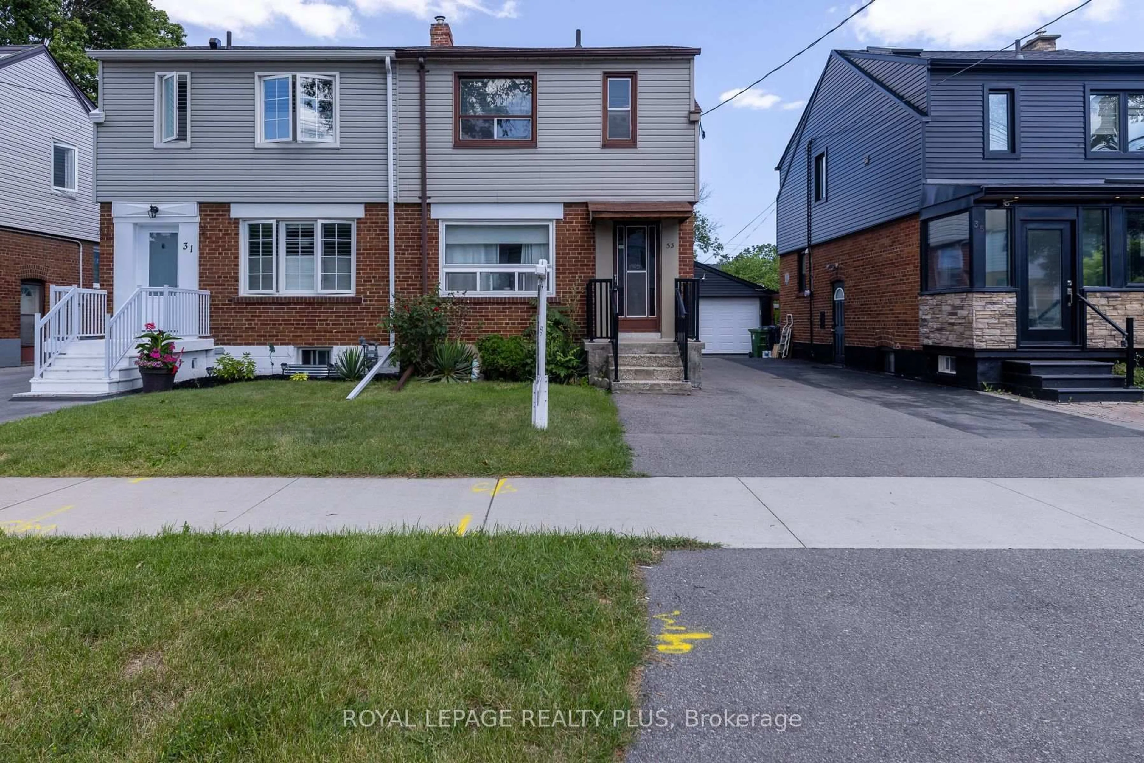 A pic from outside/outdoor area/front of a property/back of a property/a pic from drone, street for 33 Dayton Ave, Toronto Ontario M8Z 3L8