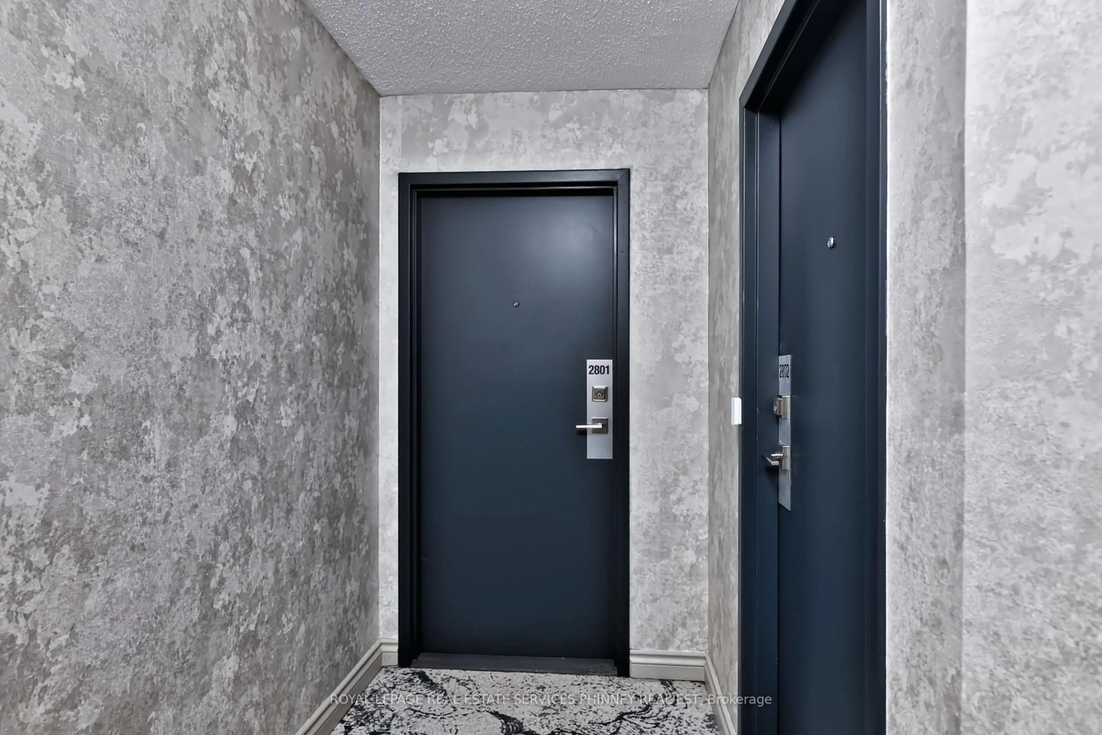 Indoor foyer for 3650 Kaneff Cres #2801, Mississauga Ontario L5A 4A1