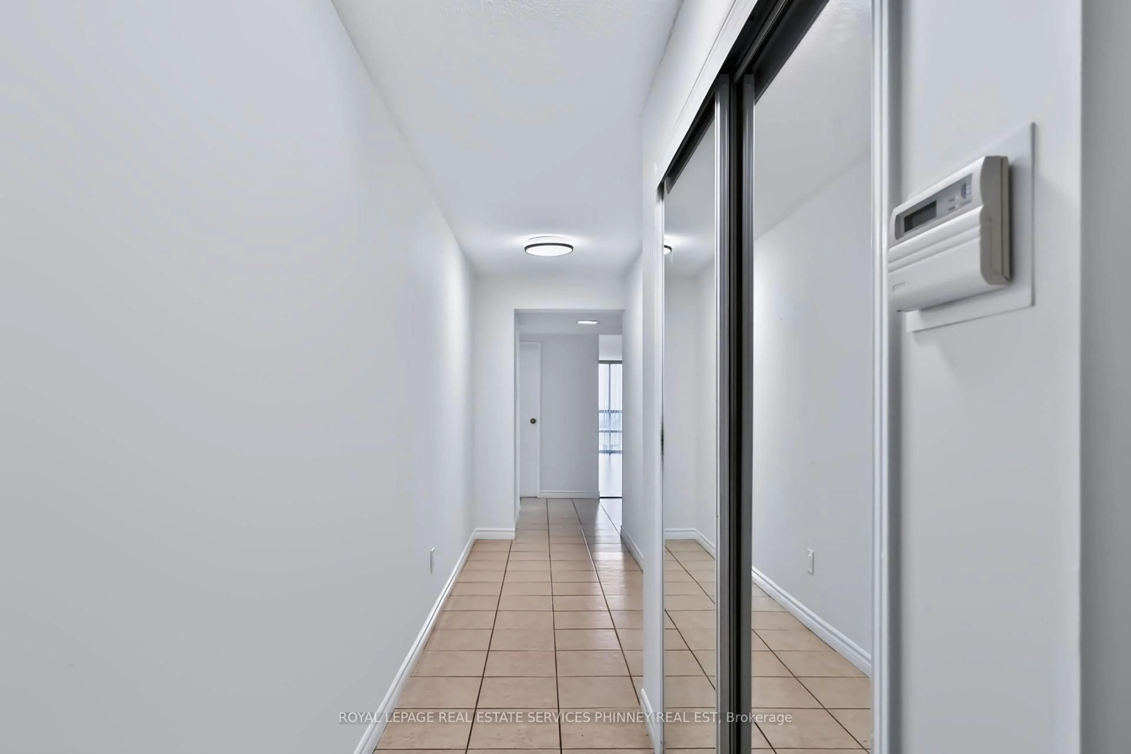 Indoor foyer for 3650 Kaneff Cres #2801, Mississauga Ontario L5A 4A1