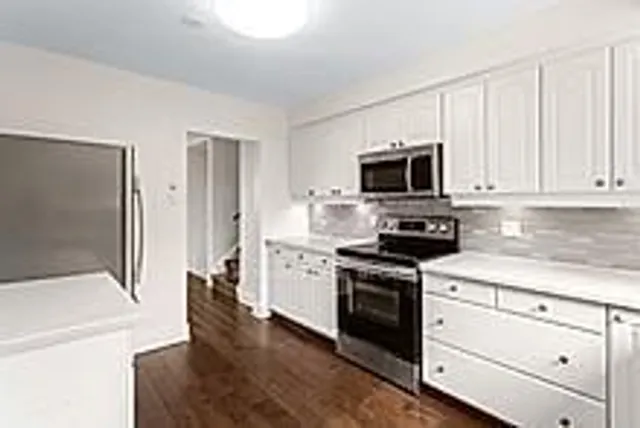 588 Walkers Line, Burlington 5