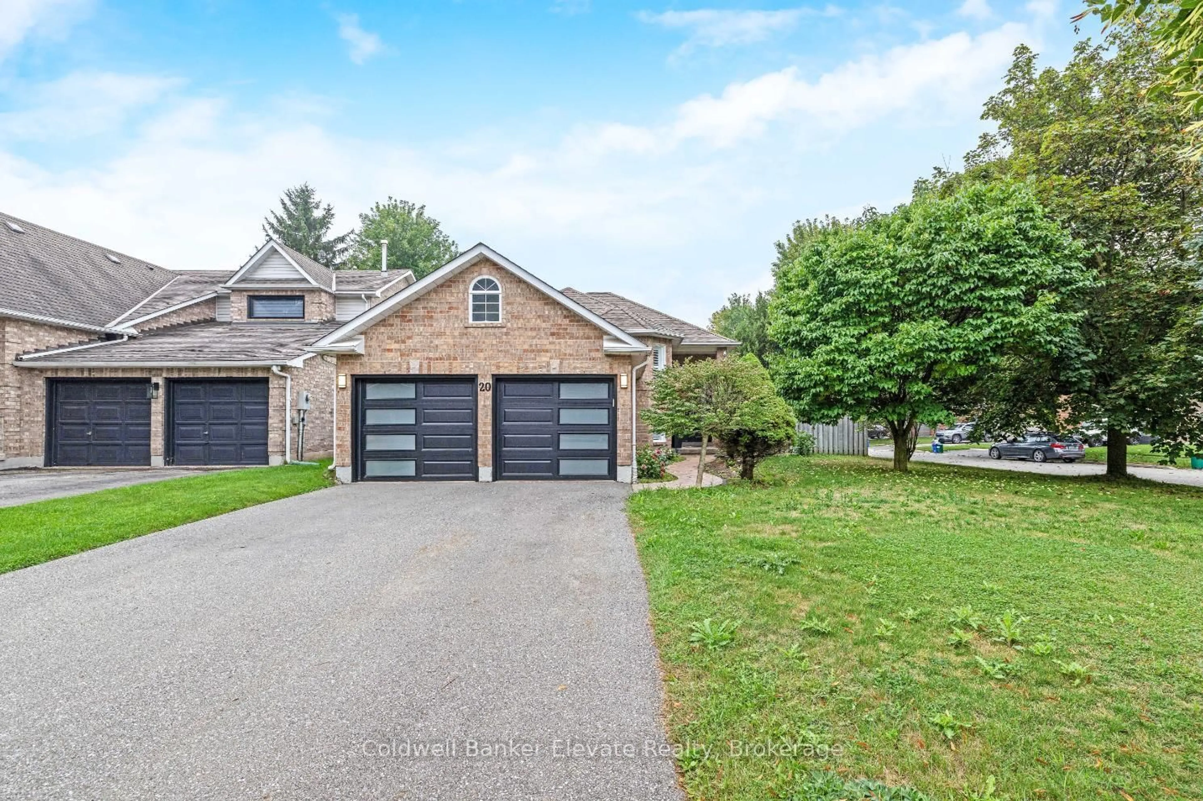 A pic from outside/outdoor area/front of a property/back of a property/a pic from drone, street for 20 Ruddell Cres, Halton Hills Ontario L7G 5N4
