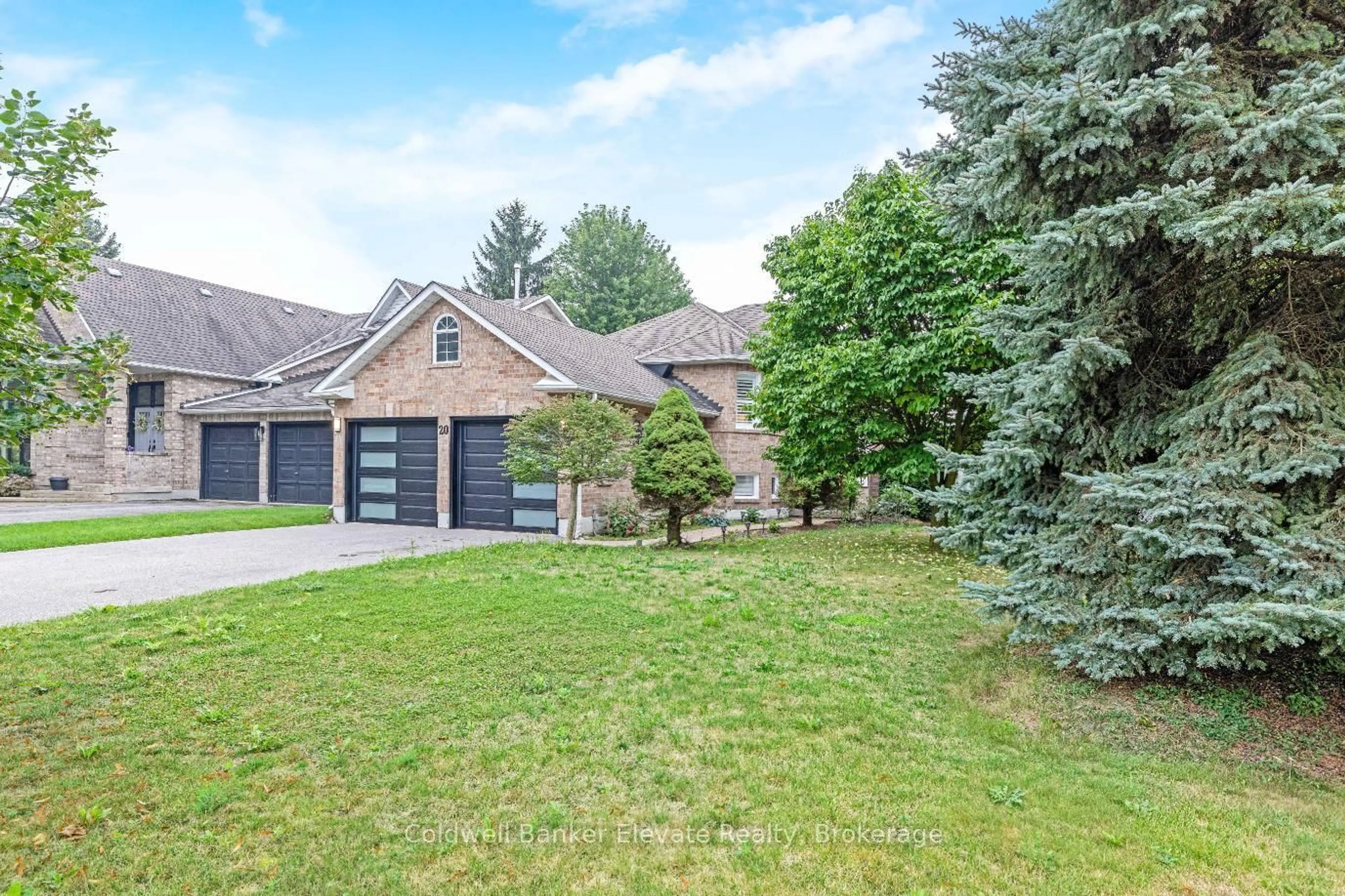 A pic from outside/outdoor area/front of a property/back of a property/a pic from drone, street for 20 Ruddell Cres, Halton Hills Ontario L7G 5N4