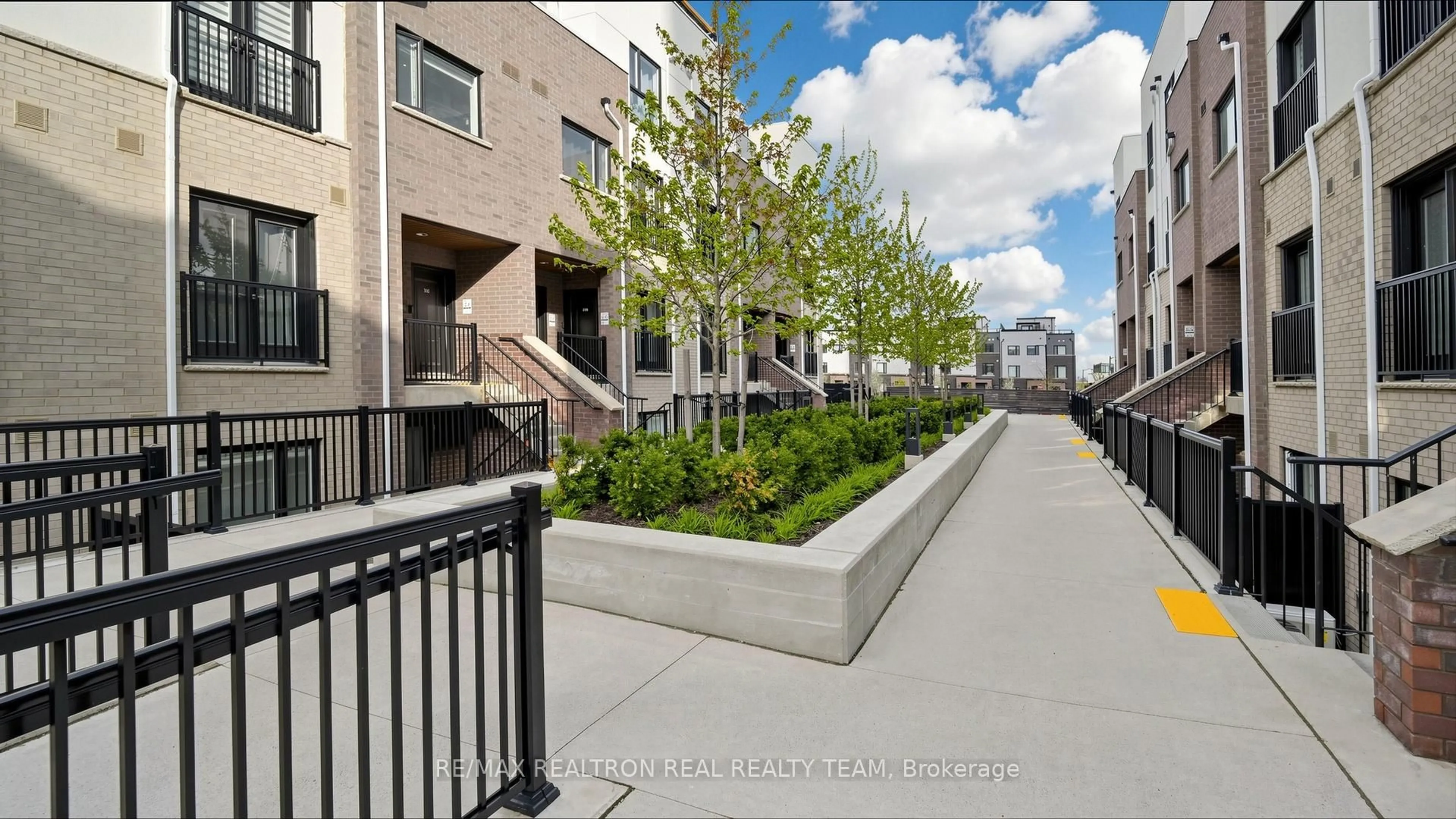Patio, street for 349 Wheat Boom Dr #333, Oakville Ontario L6H 7X5