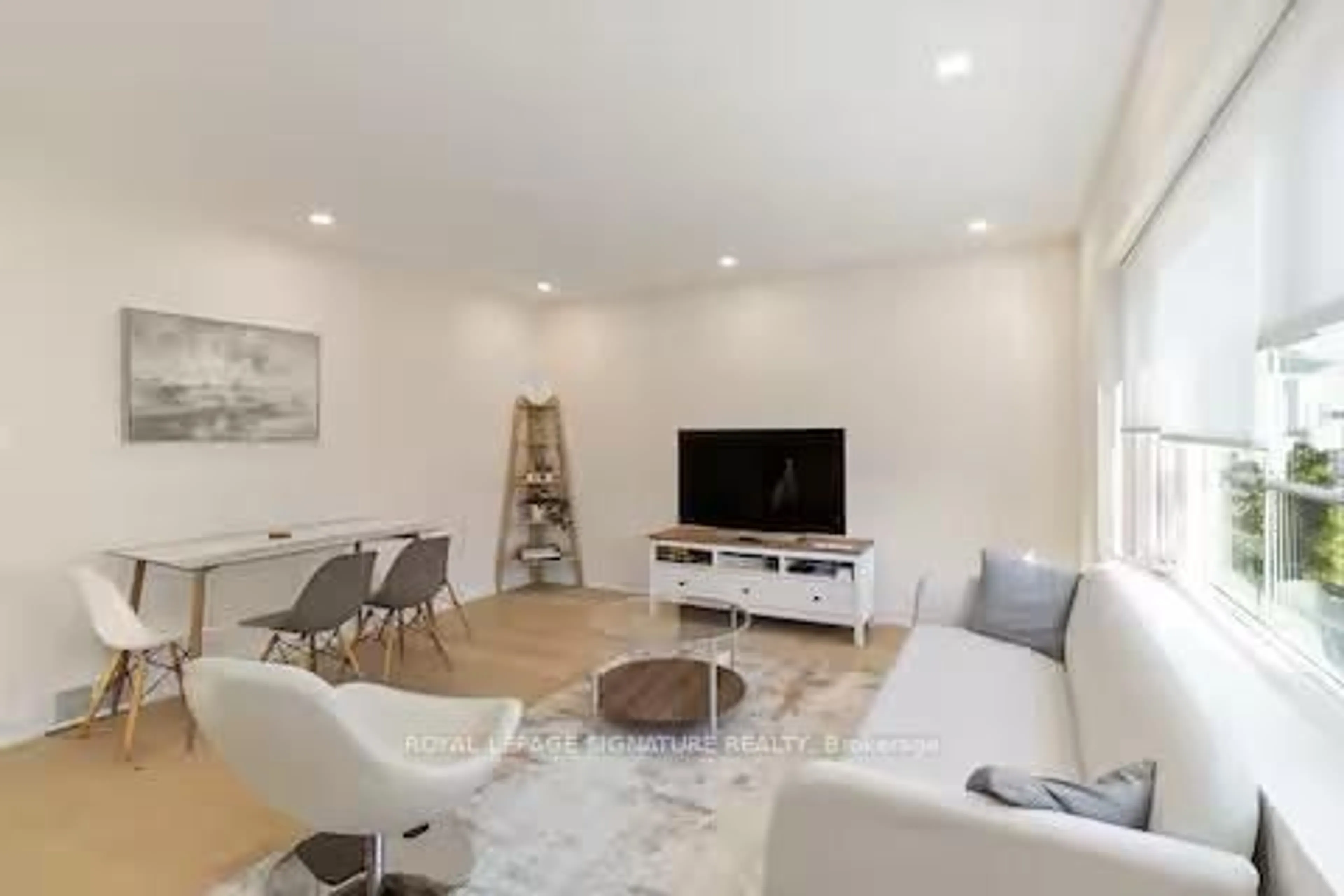 Living room with furniture, unknown for 133 Inglewood Dr, Oakville Ontario L6K 1W8