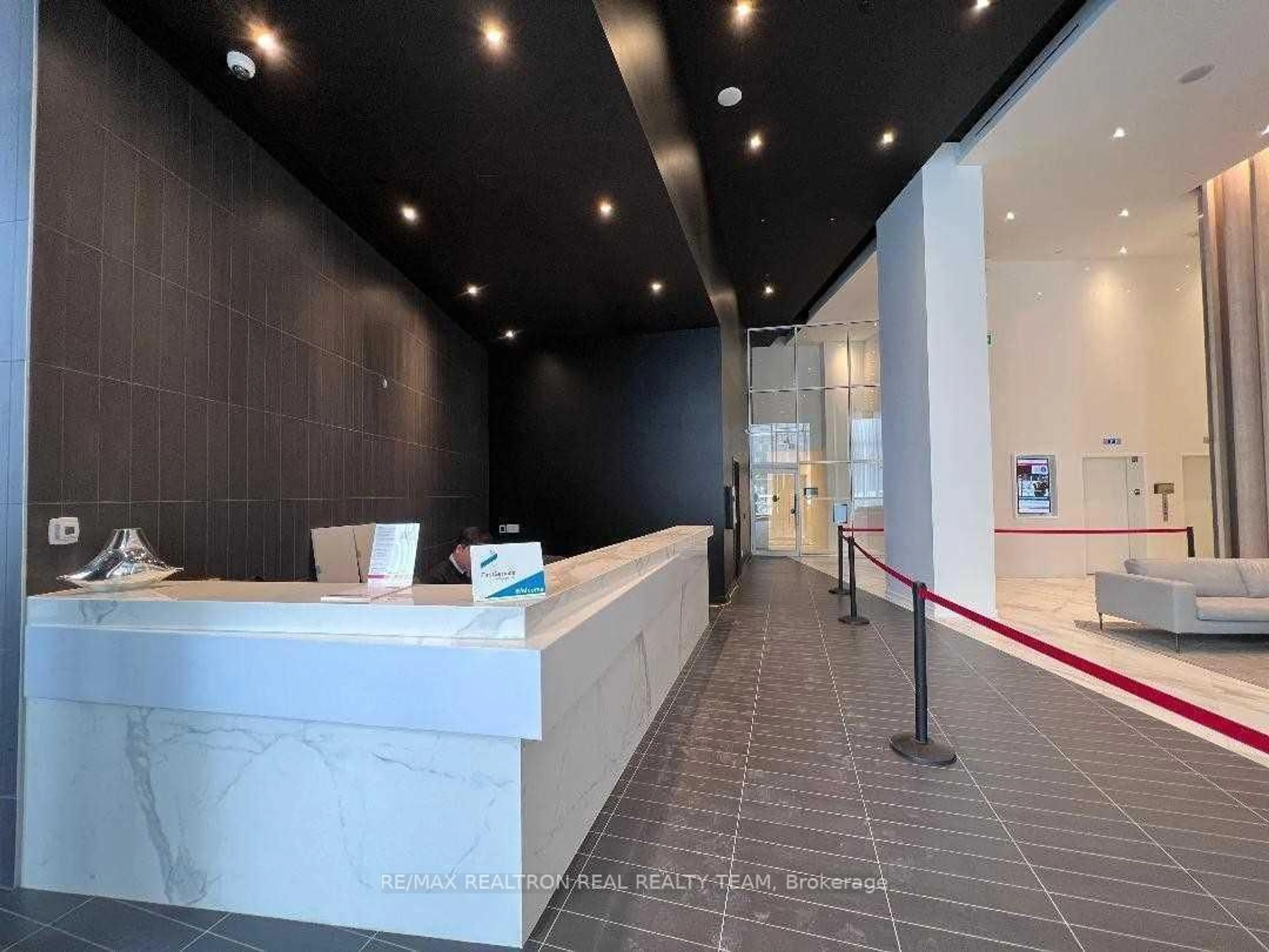 Indoor foyer for 3900 Confederation Pkwy #316, Mississauga Ontario L5B 0M3