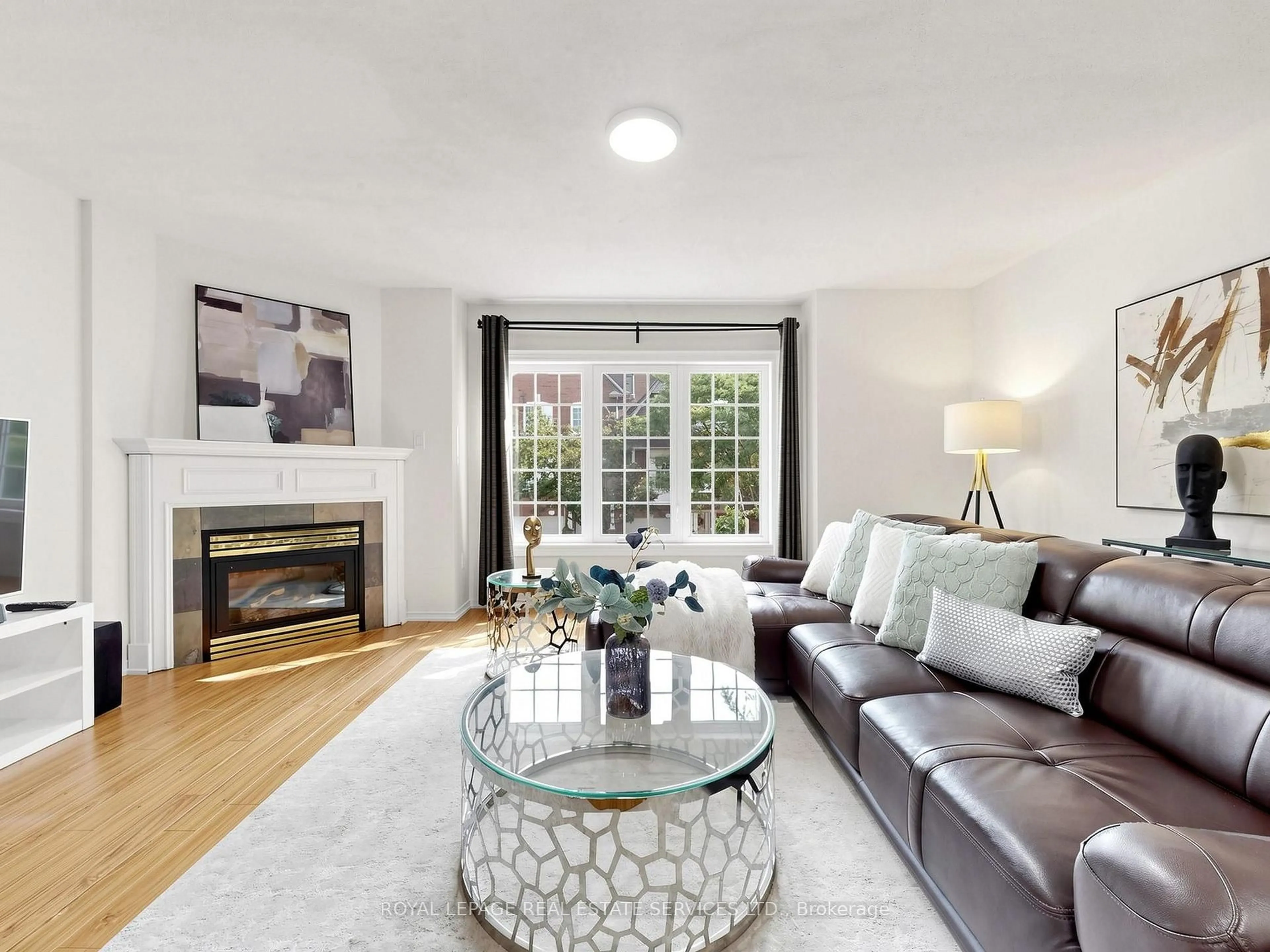 Living room with furniture, unknown for 1575 South Parade Crt #11, Mississauga Ontario L5M 6E9
