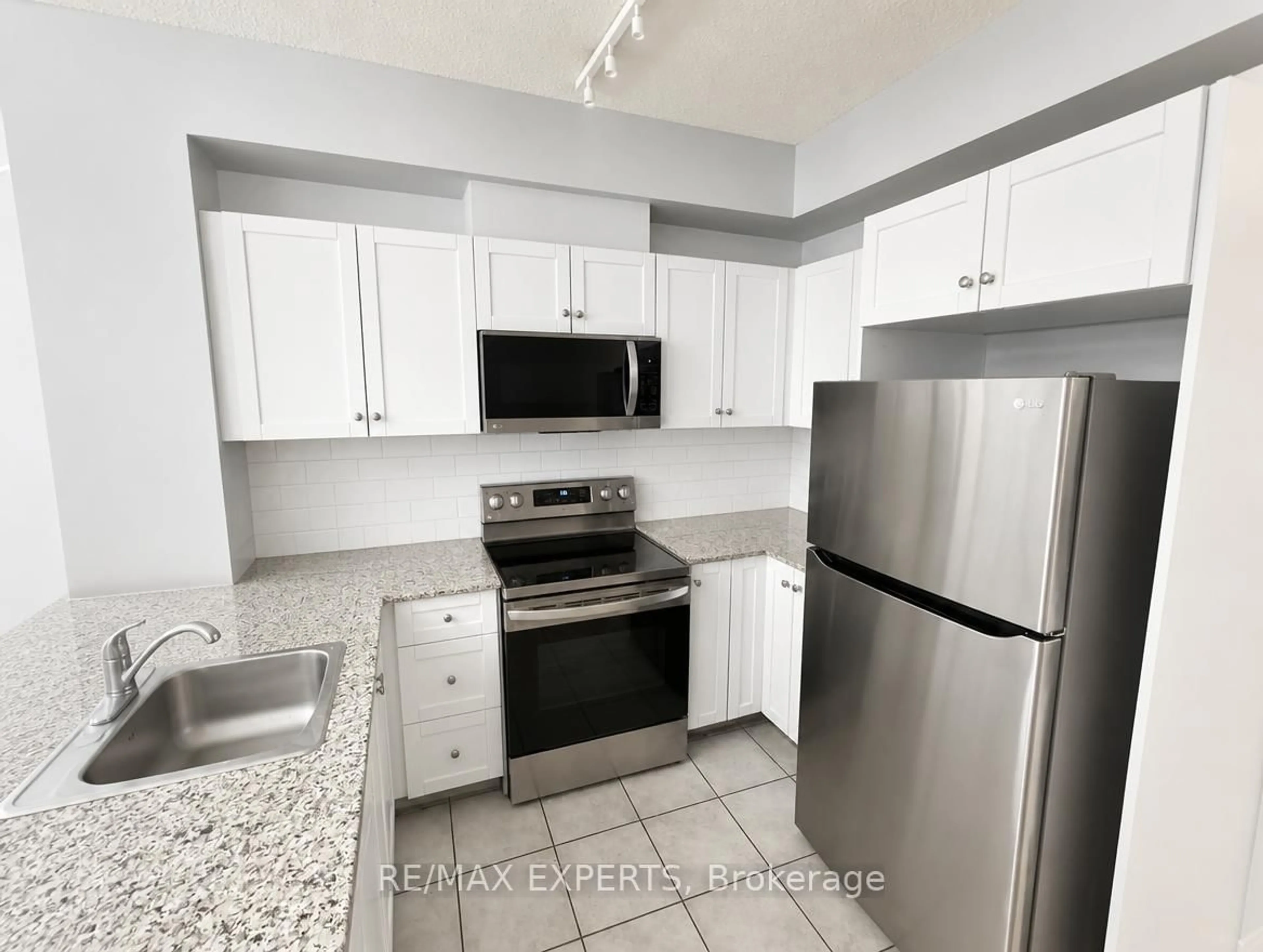 Standard kitchen, ceramic/tile floor for 1359 Rathburn Rd #209, Mississauga Ontario L4W 5P7