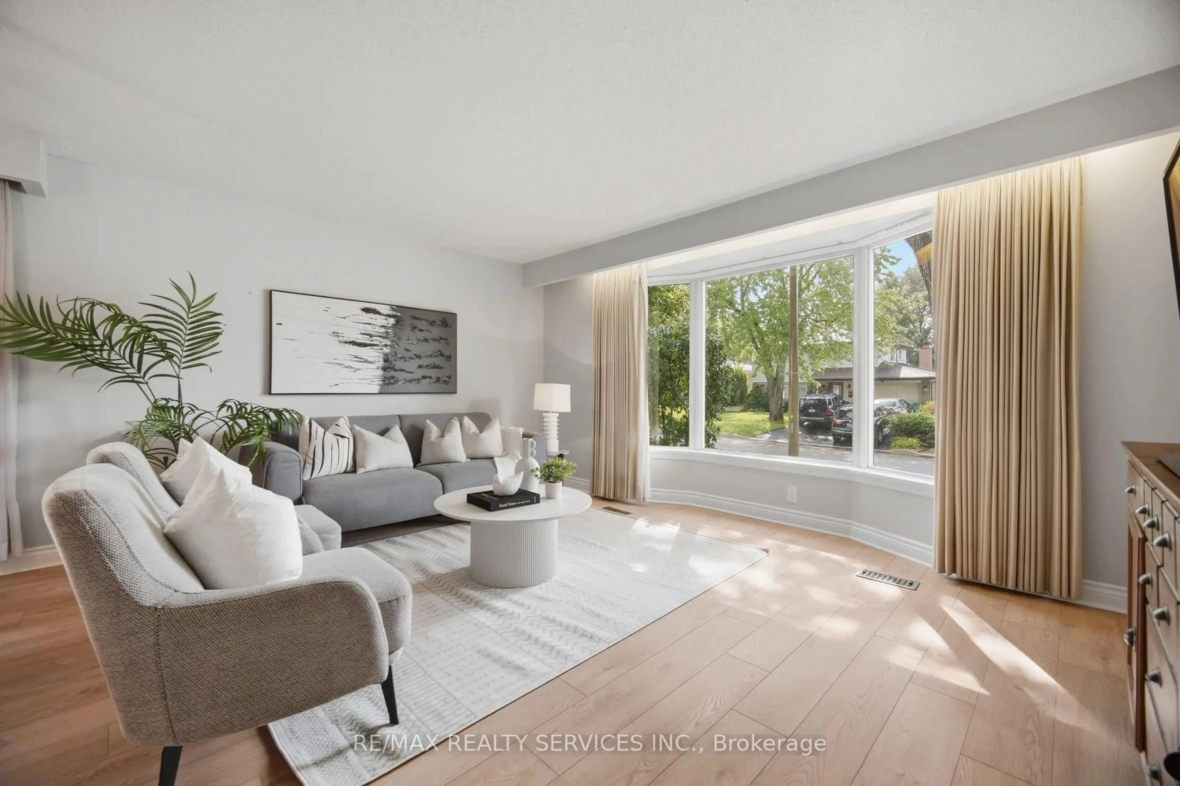 Living room with furniture, unknown for 43 Melville Cres, Brampton Ontario L6W 2S3