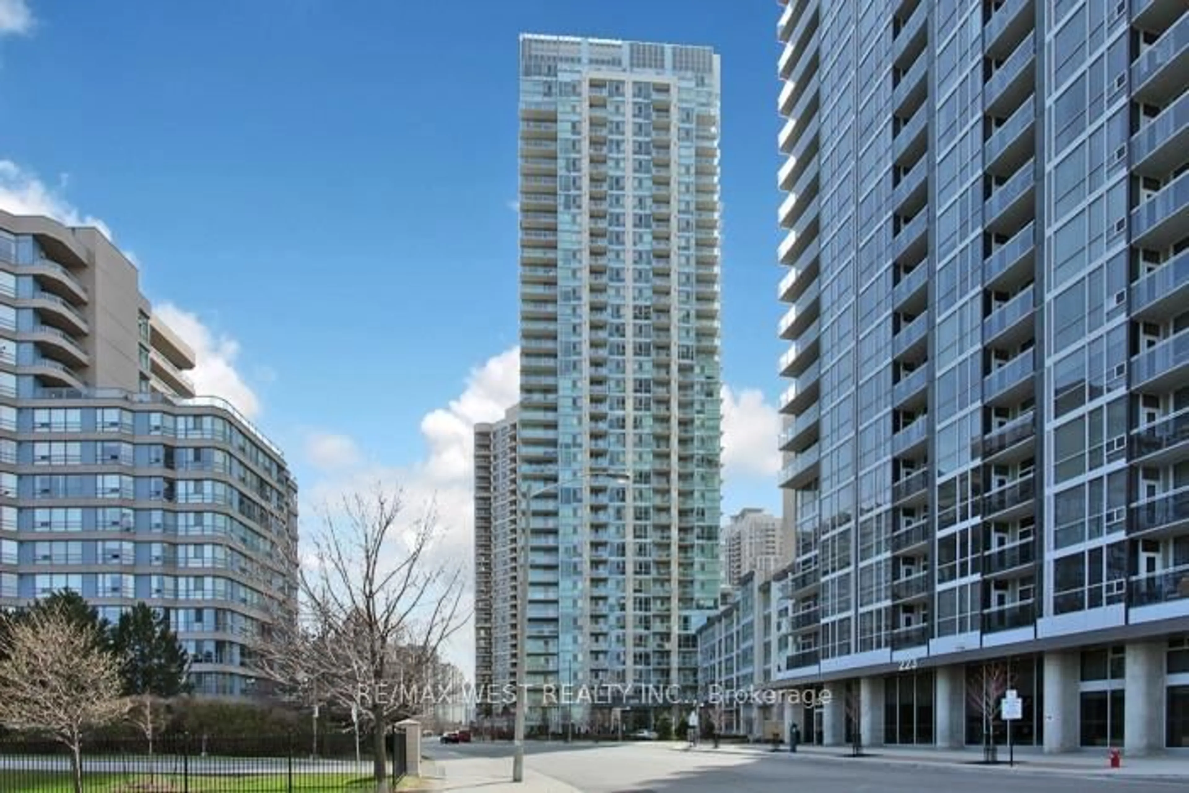 Unknown for 225 Webb Dr #903, Mississauga Ontario L5B 4P2