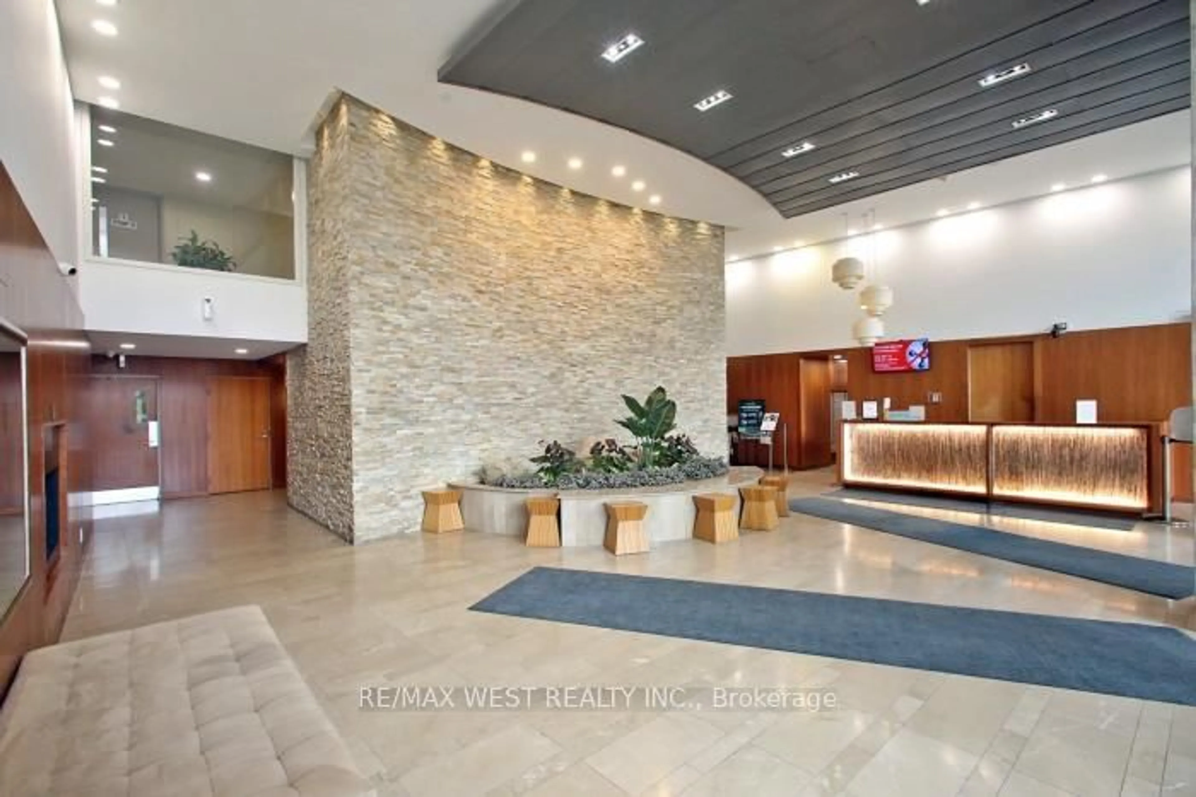 Lobby for 225 Webb Dr #903, Mississauga Ontario L5B 4P2