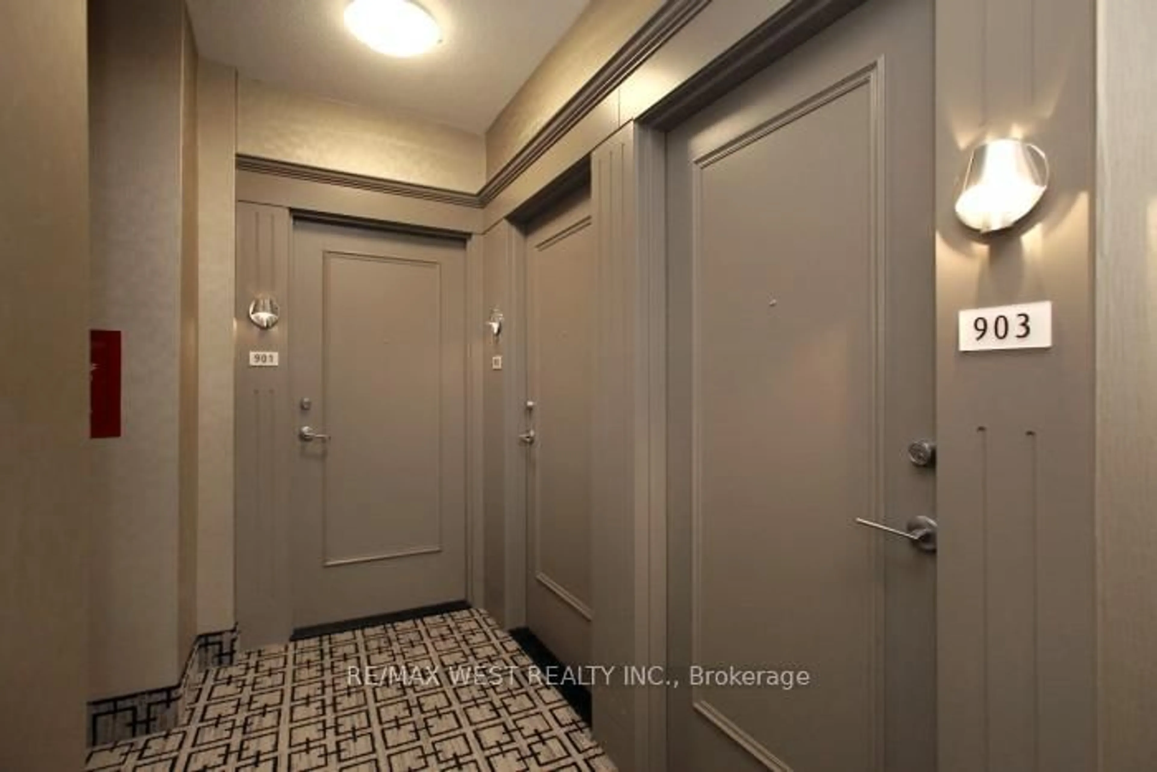Indoor foyer for 225 Webb Dr #903, Mississauga Ontario L5B 4P2