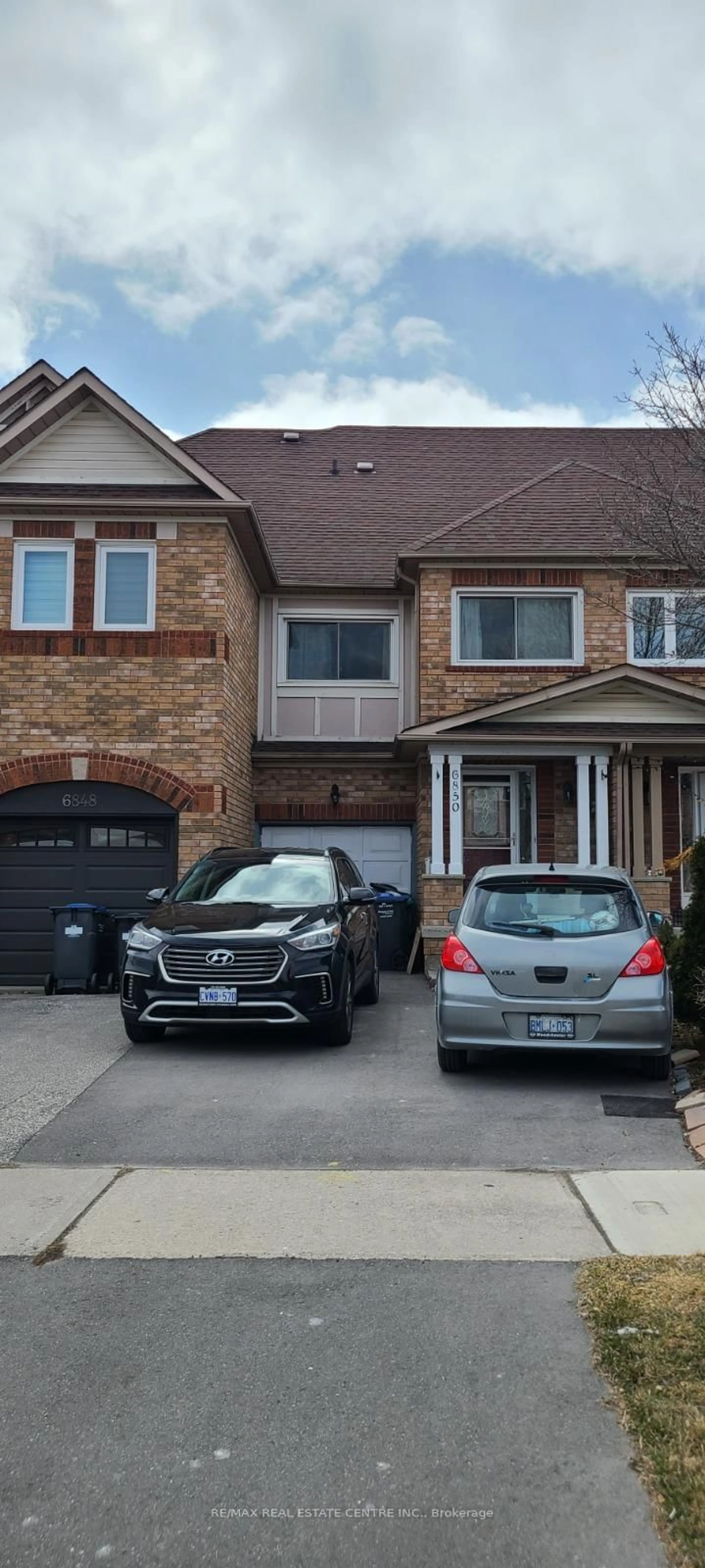 Home with brick exterior material, street for 6850 Dillingwood Dr, Mississauga Ontario L5N 6Z9