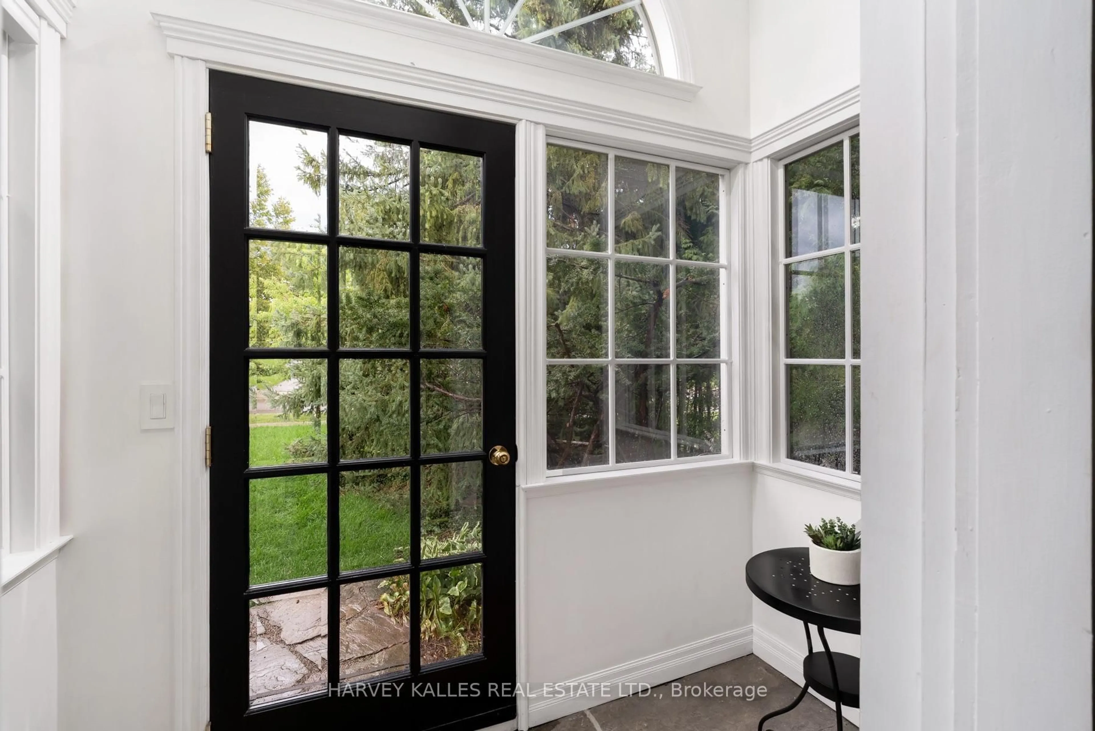 Indoor entryway for 61 Queens Dr, Toronto Ontario M9N 2H5