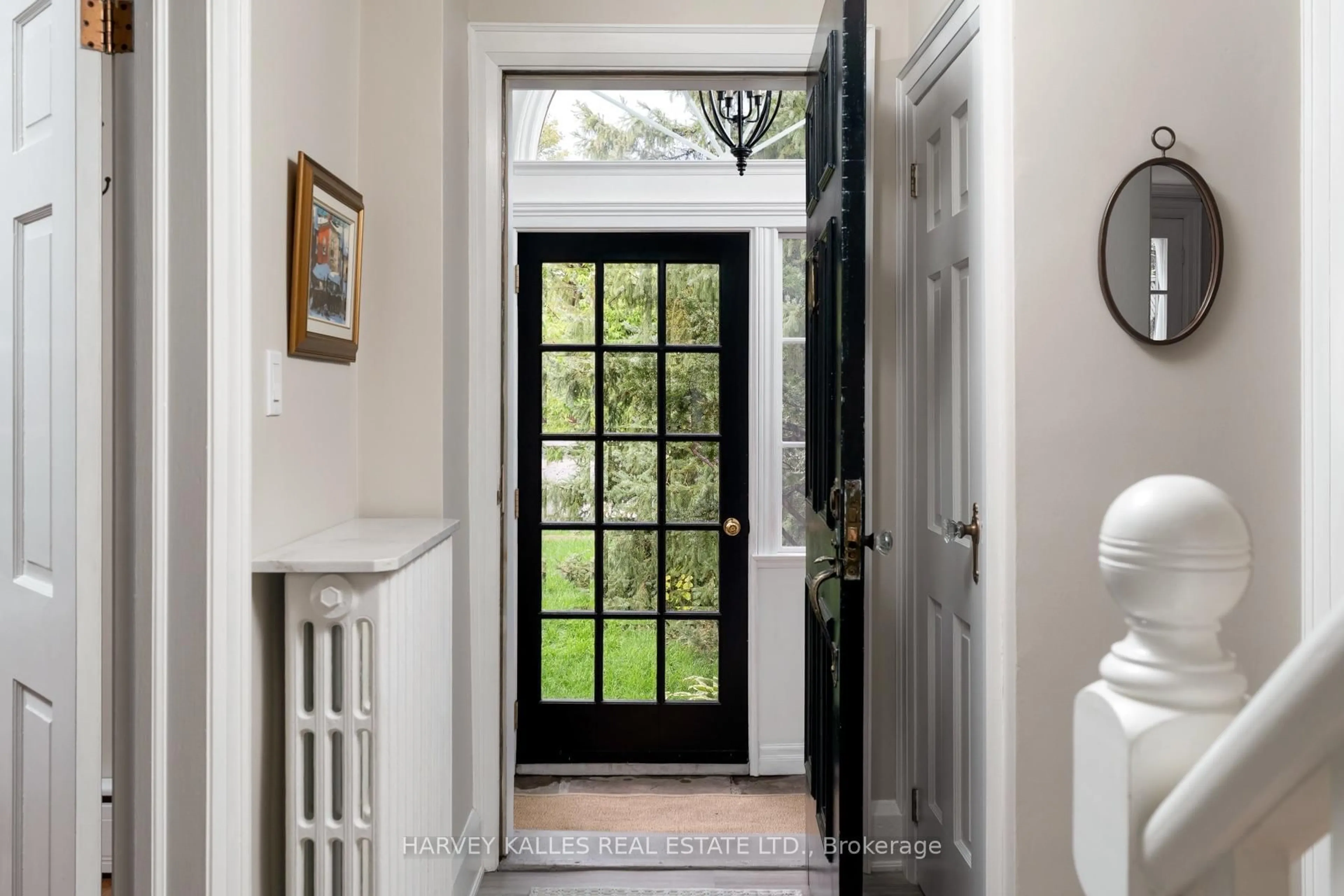 Indoor entryway for 61 Queens Dr, Toronto Ontario M9N 2H5