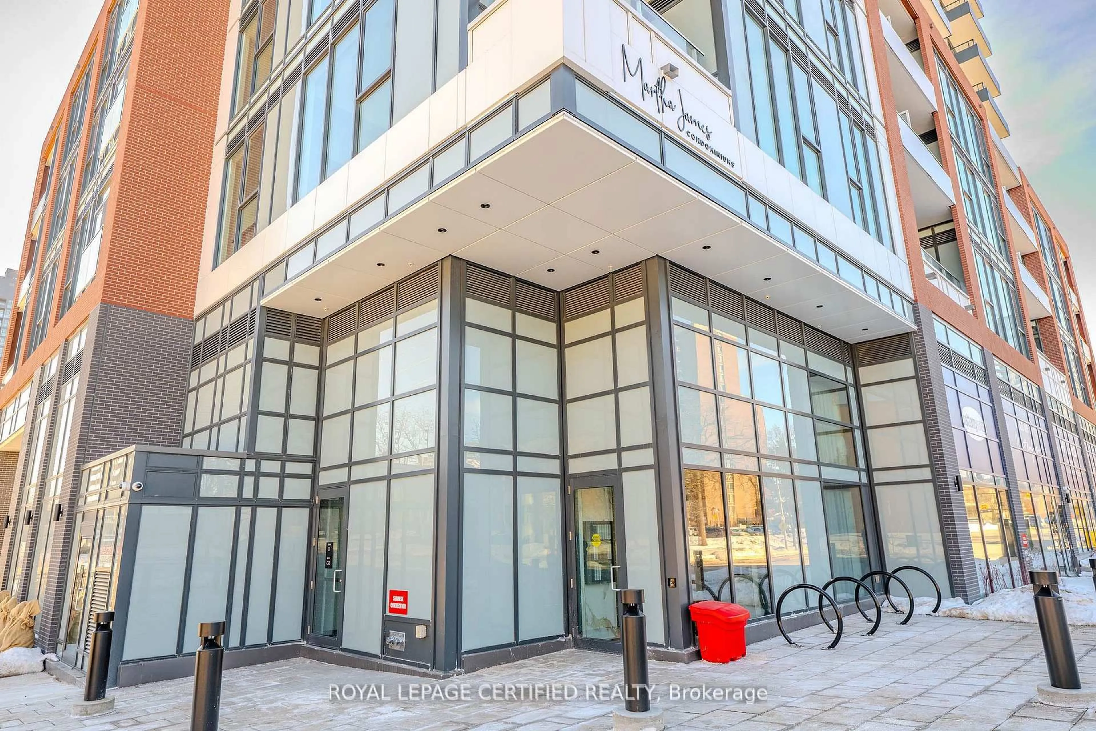 Indoor foyer for 2088 James St #503, Burlington Ontario L7R 0H2