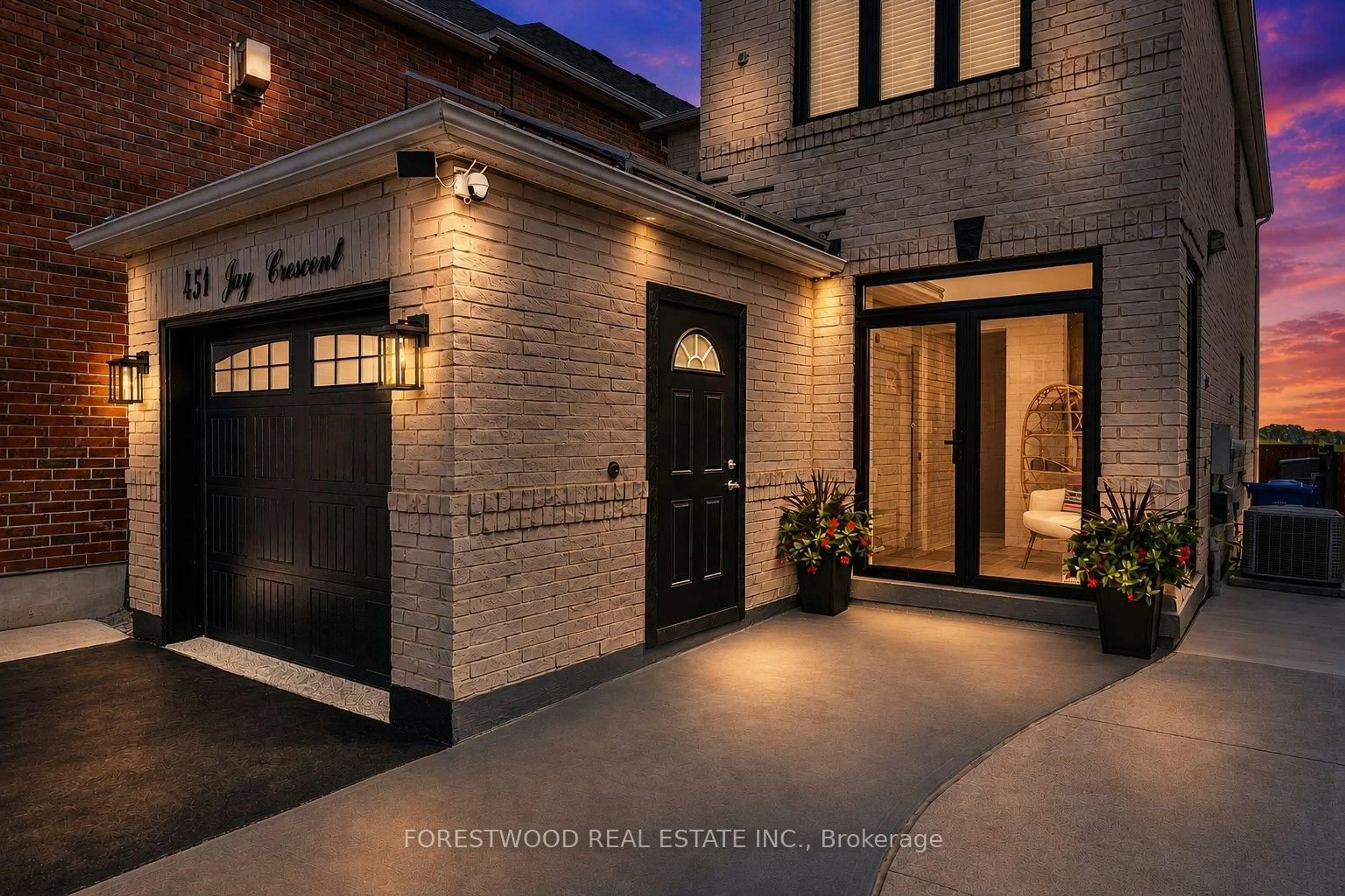 Indoor entryway for 451 Jay Cres, Orangeville Ontario L9W 4Z2