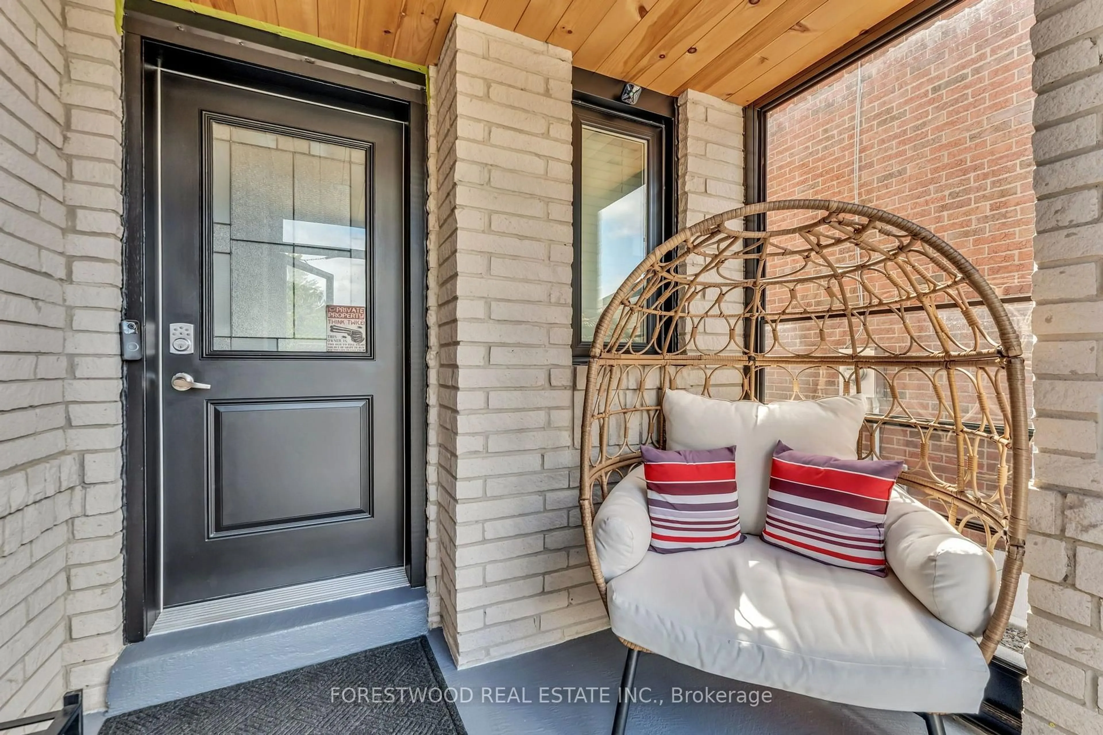 Indoor entryway for 451 Jay Cres, Orangeville Ontario L9W 4Z2