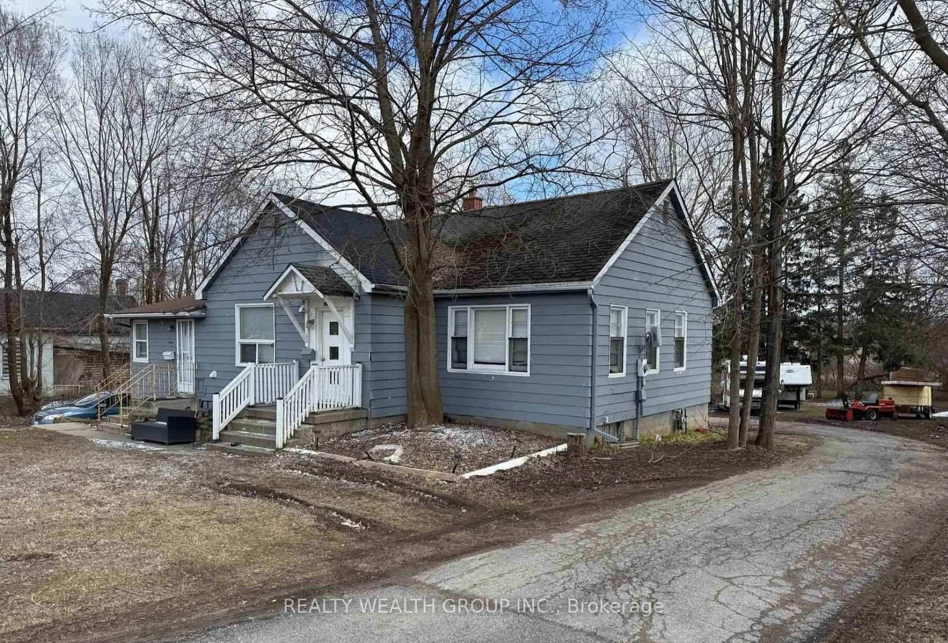 Home with vinyl exterior material, street for 292 Broadway, Orangeville Ontario L9W 1L3