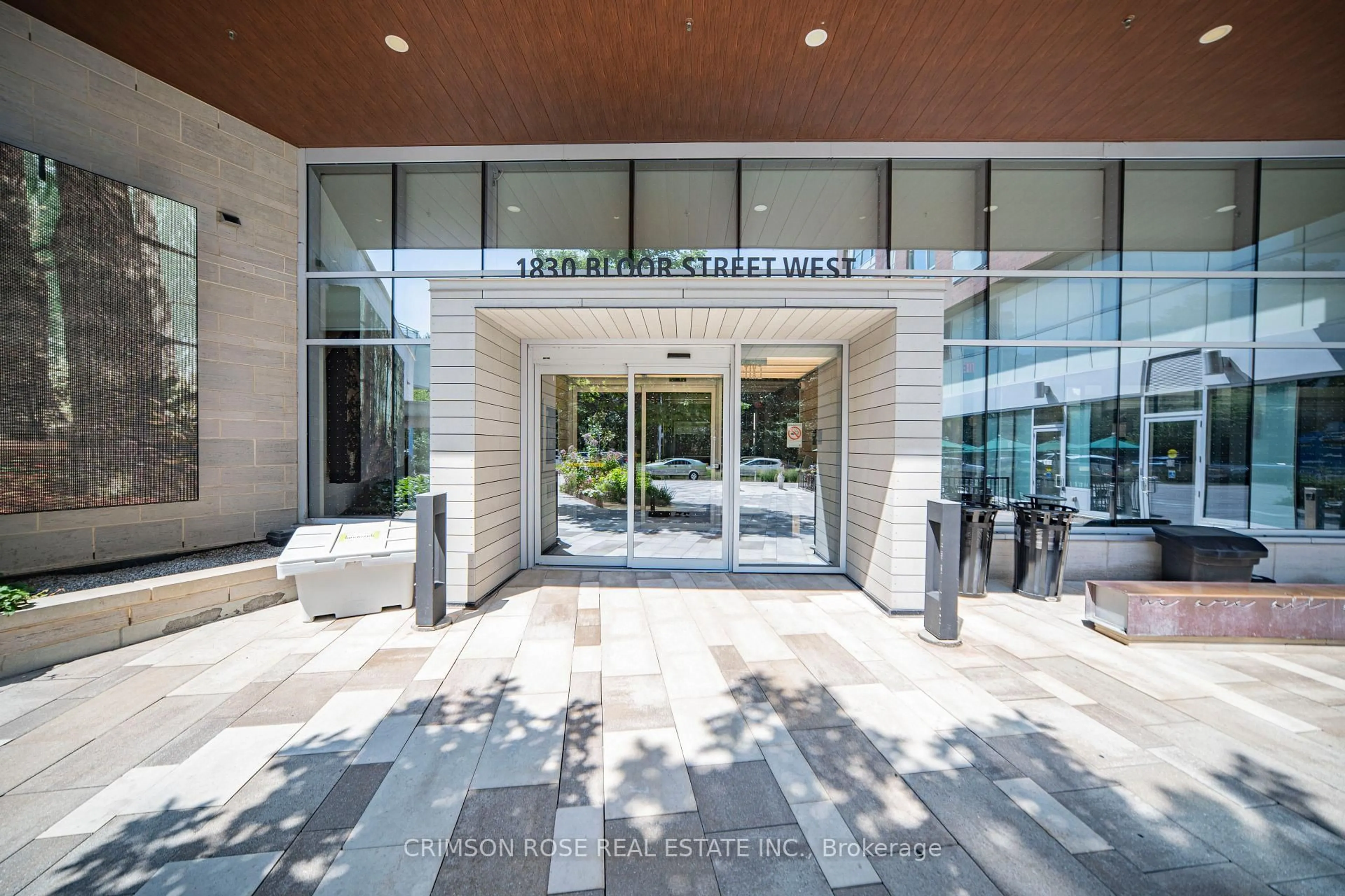 Indoor foyer for 1830 Bloor St #335, Toronto Ontario M6P 0A2