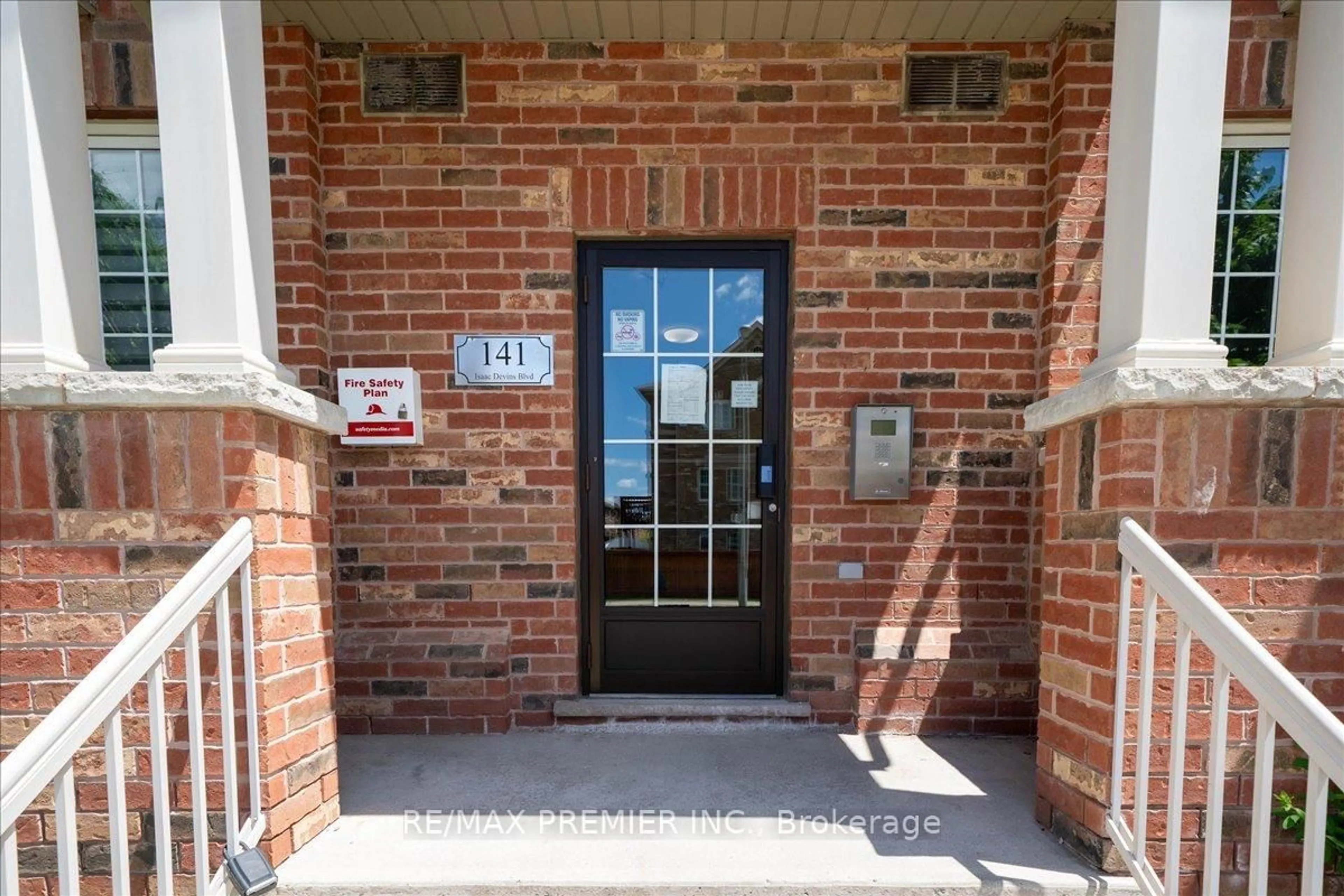 Indoor entryway for 141 Isaac Devins Blvd #8, Toronto Ontario M9M 0C4