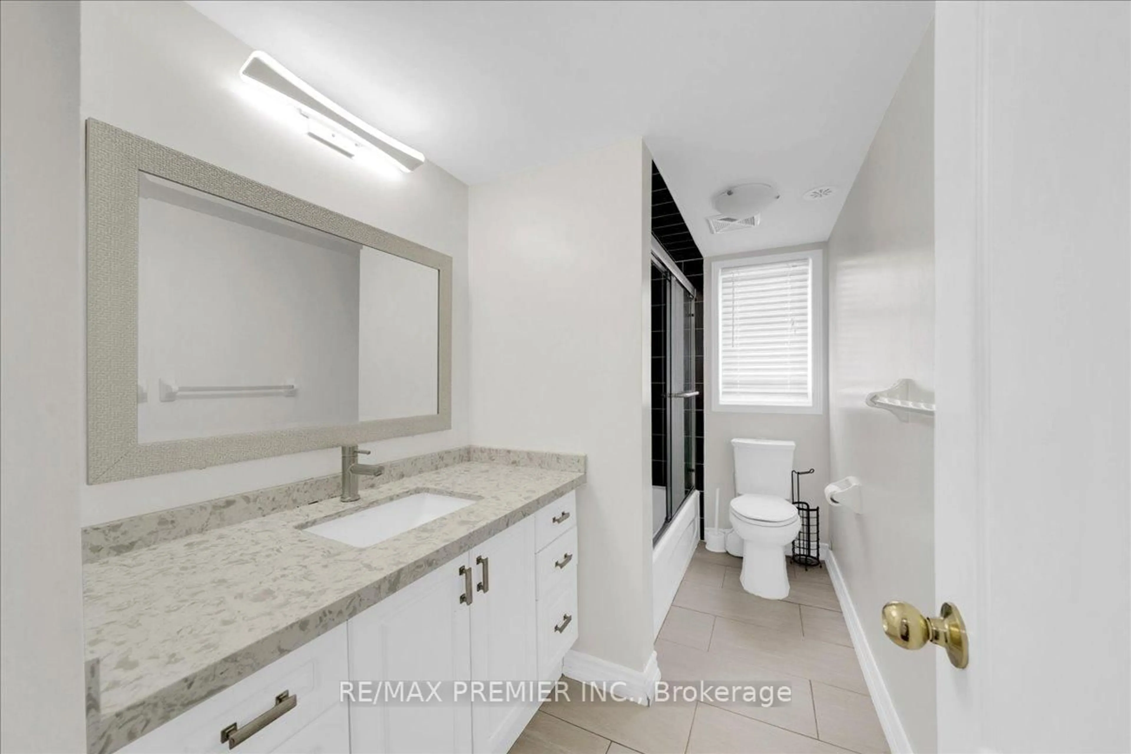 Standard bathroom, ceramic/tile floor for 141 Isaac Devins Blvd #8, Toronto Ontario M9M 0C4