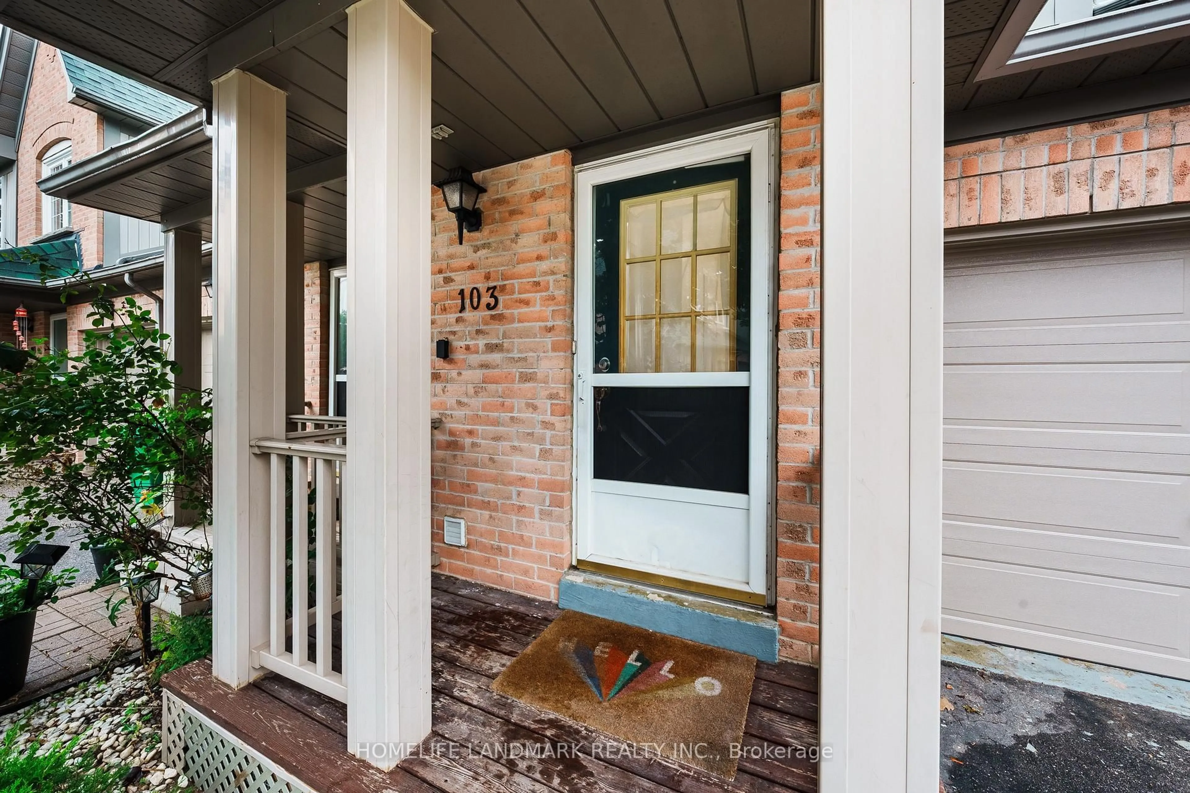 Indoor entryway for 2945 Thomas St #103, Mississauga Ontario L5M 6C1