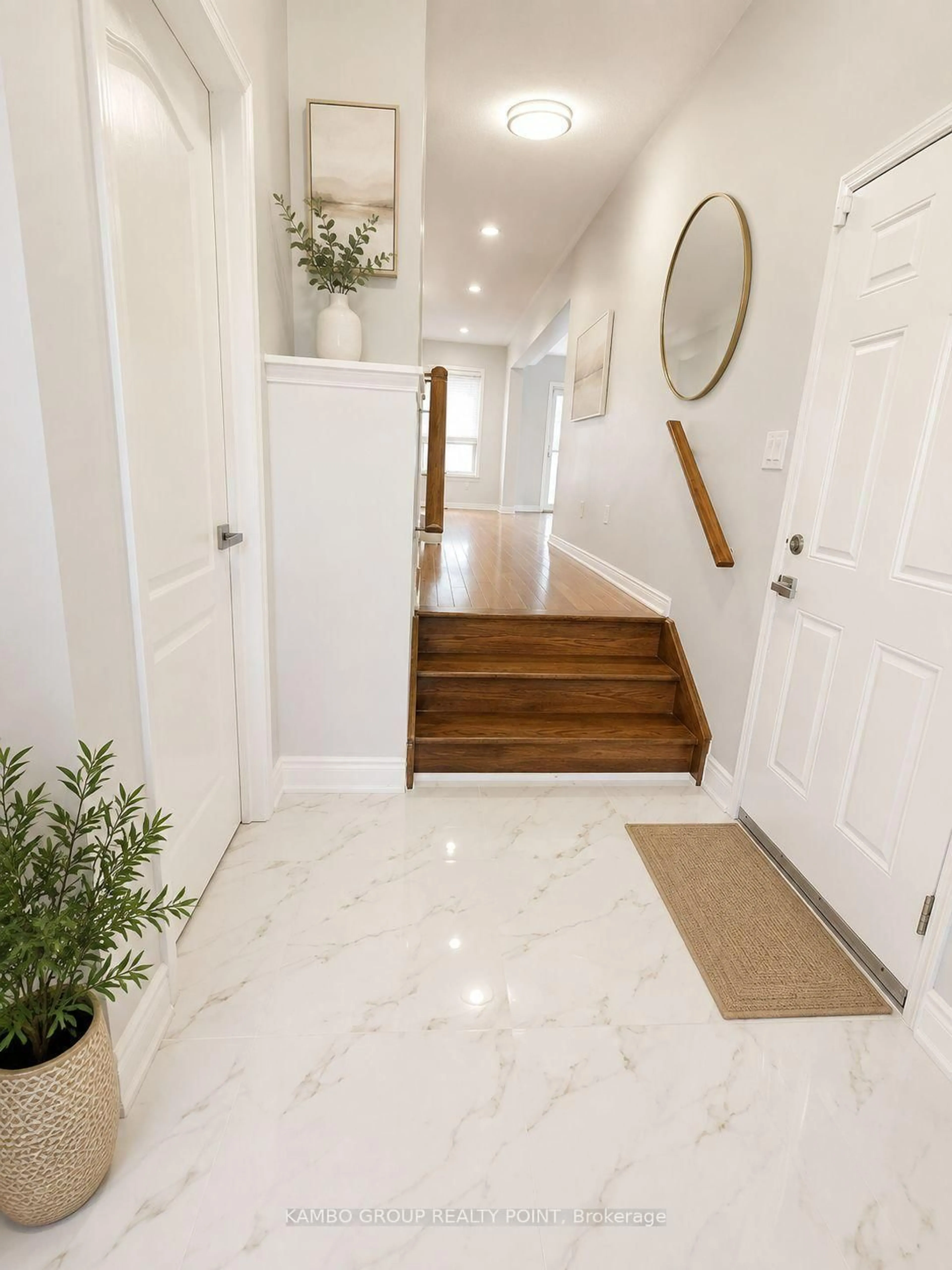 Indoor entryway for 73 Hollingsworth Circ, Brampton Ontario L7A 0J4