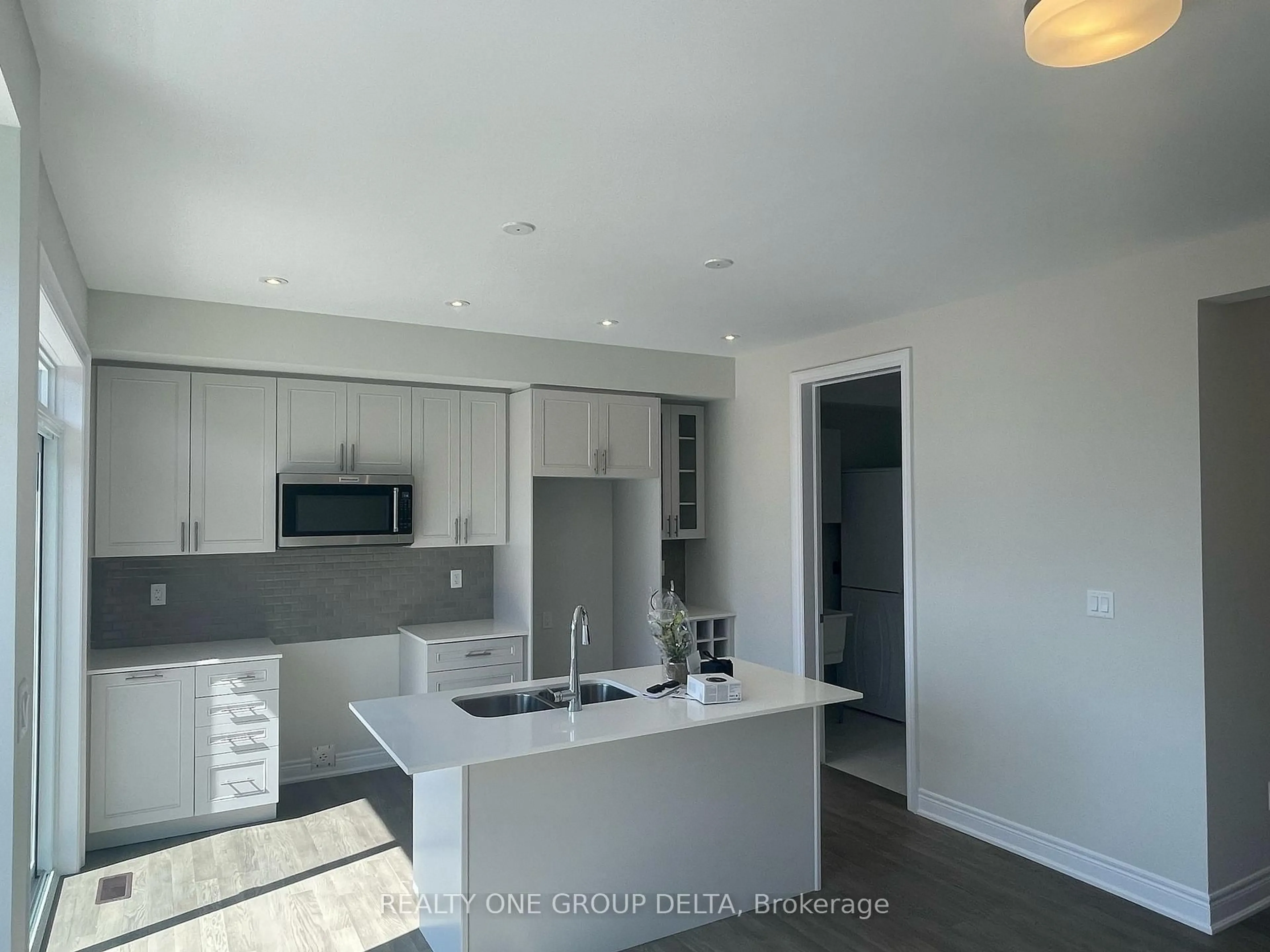 Open concept kitchen, unknown for 2178 Postmaster Dr, Oakville Ontario L6M 3X1