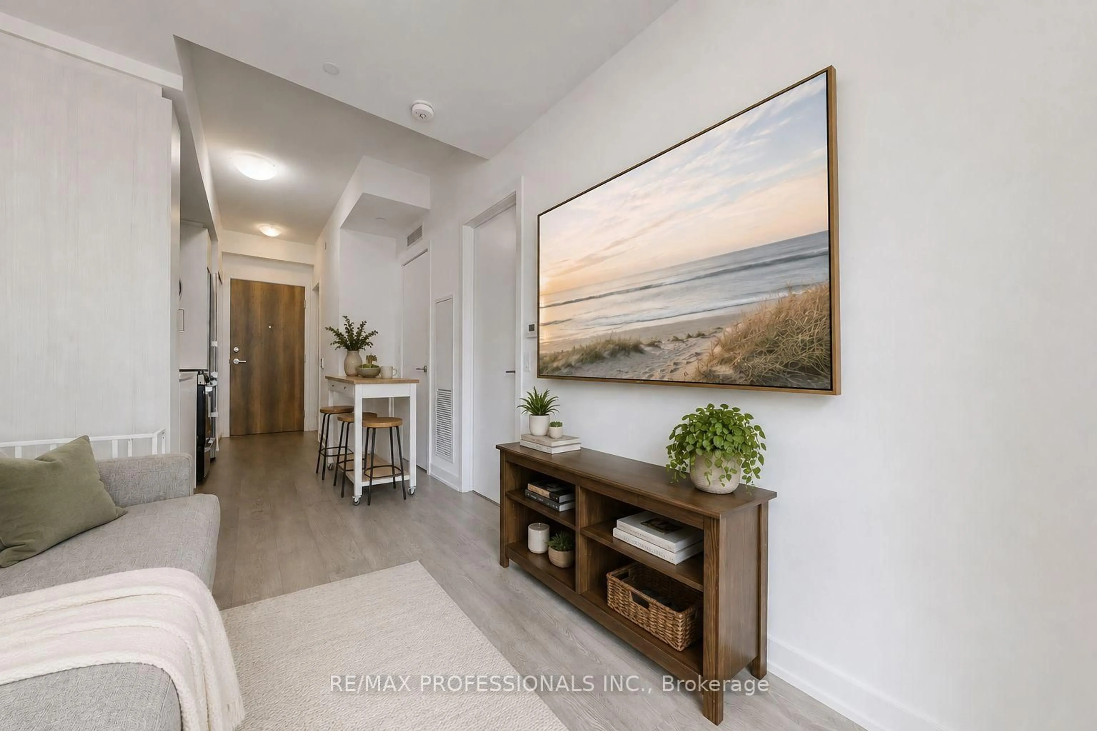 Indoor entryway for 251 Manitoba St #504, Toronto Ontario M8Y 0C7