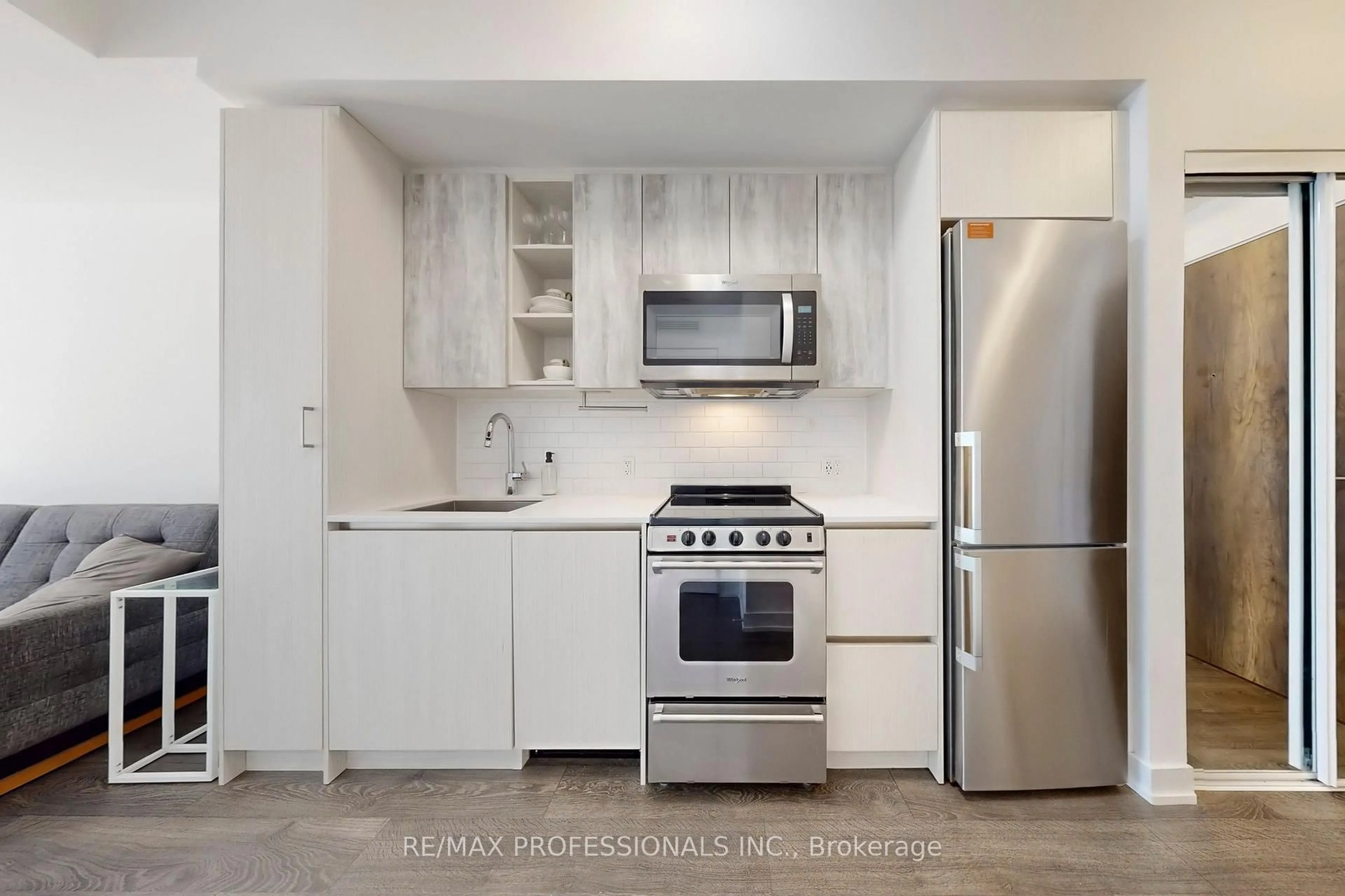 Standard kitchen, ceramic/tile floor for 251 Manitoba St #504, Toronto Ontario M8Y 0C7